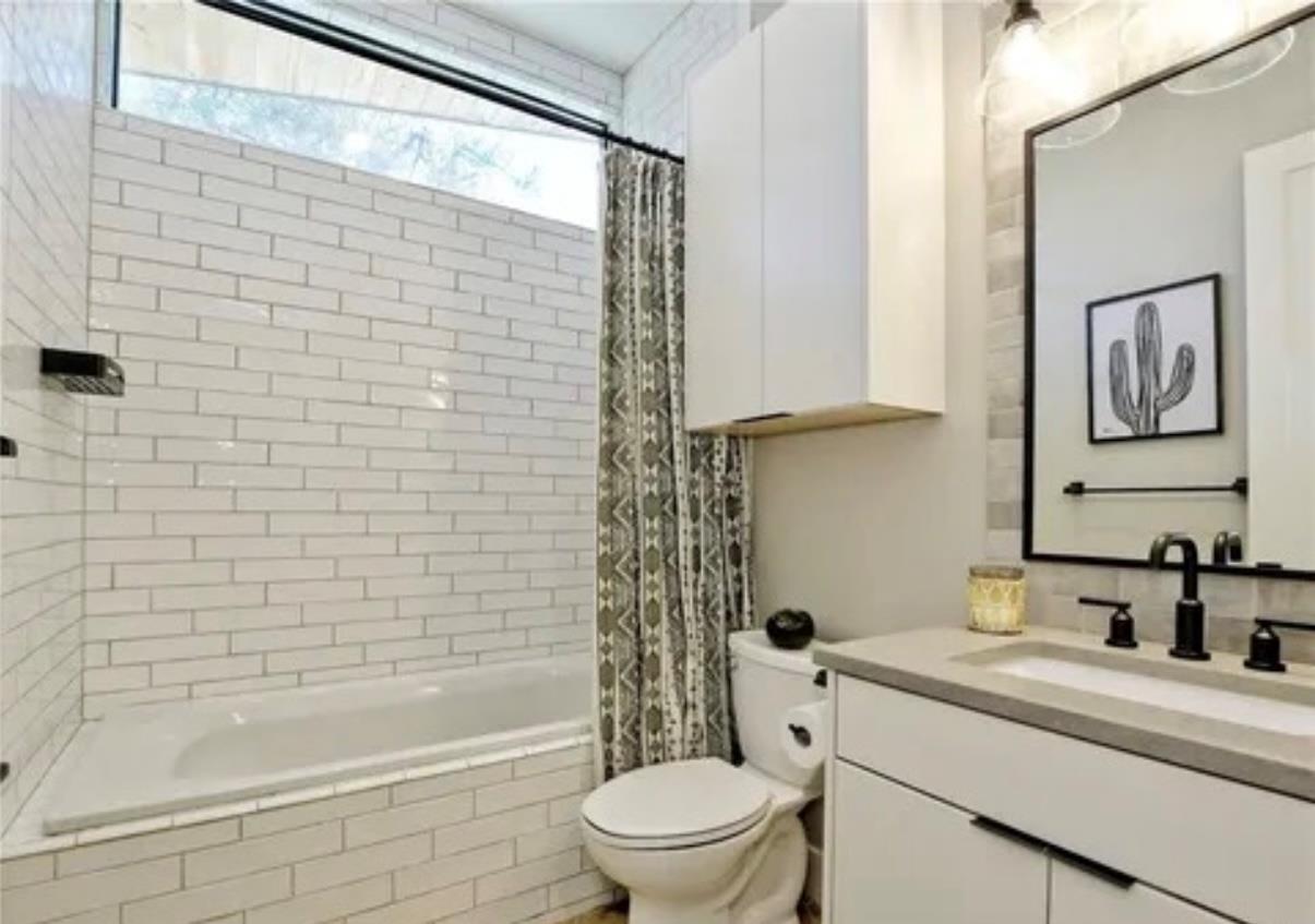 7300 Deepwood Dr, Lago Vista, TX 78645