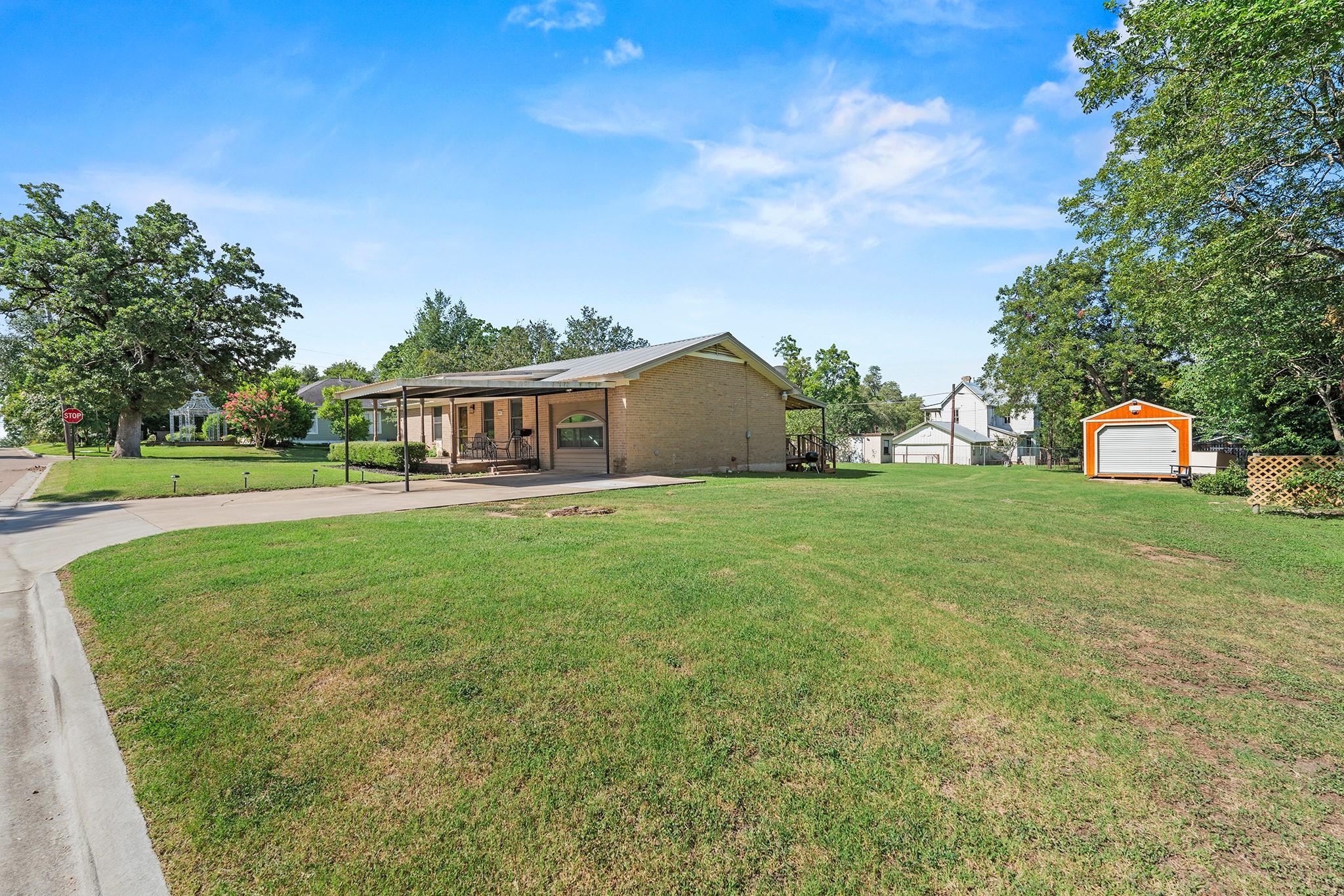 501 San Gabriel St, Rockdale, TX 76567