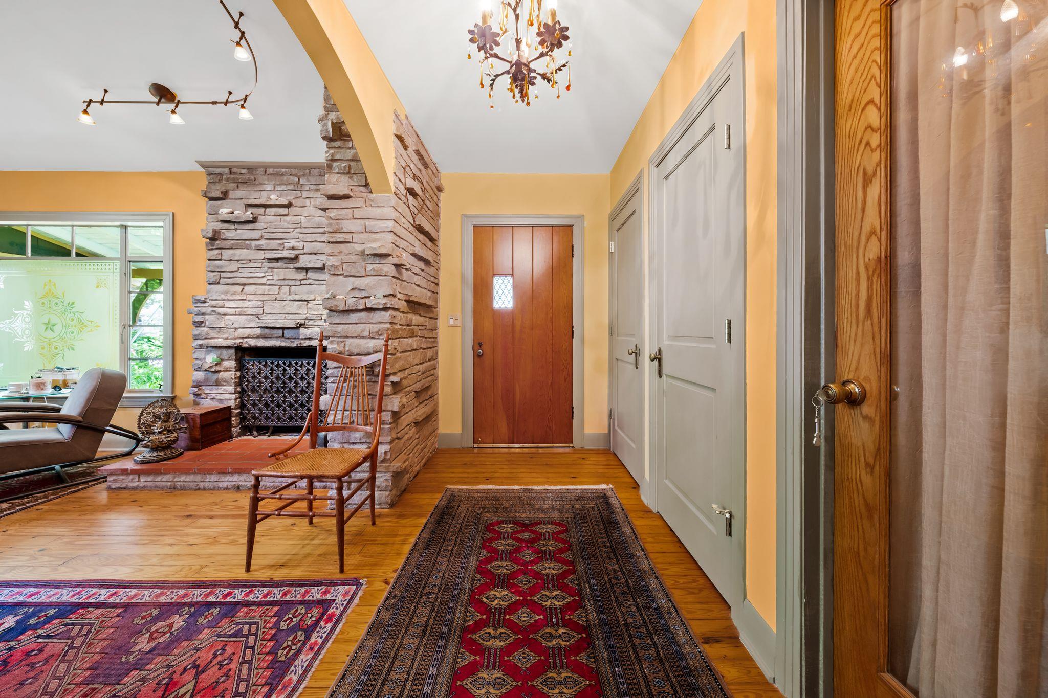 221 Park Ln, Austin, TX 78704