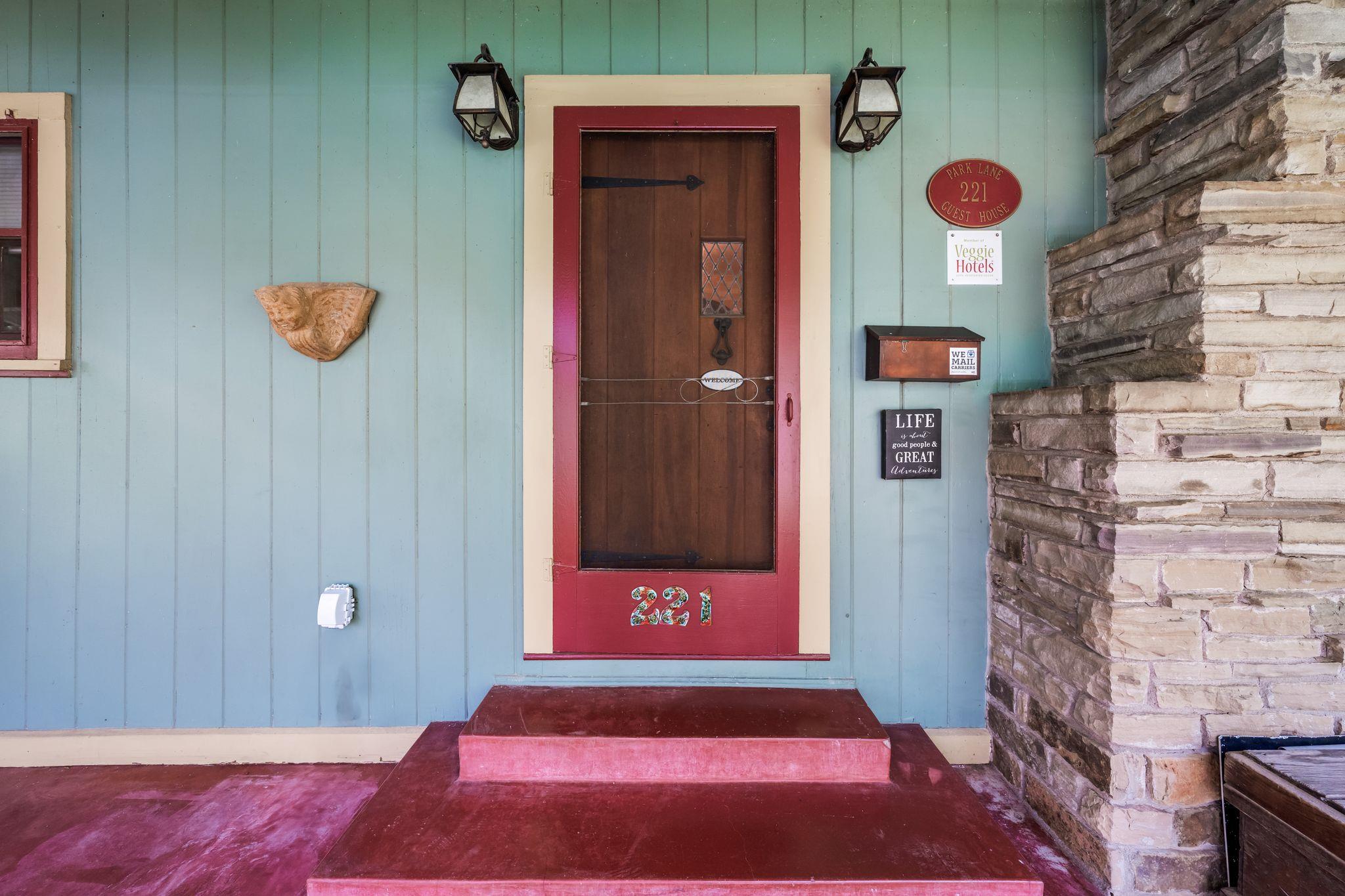 221 Park Ln, Austin, TX 78704