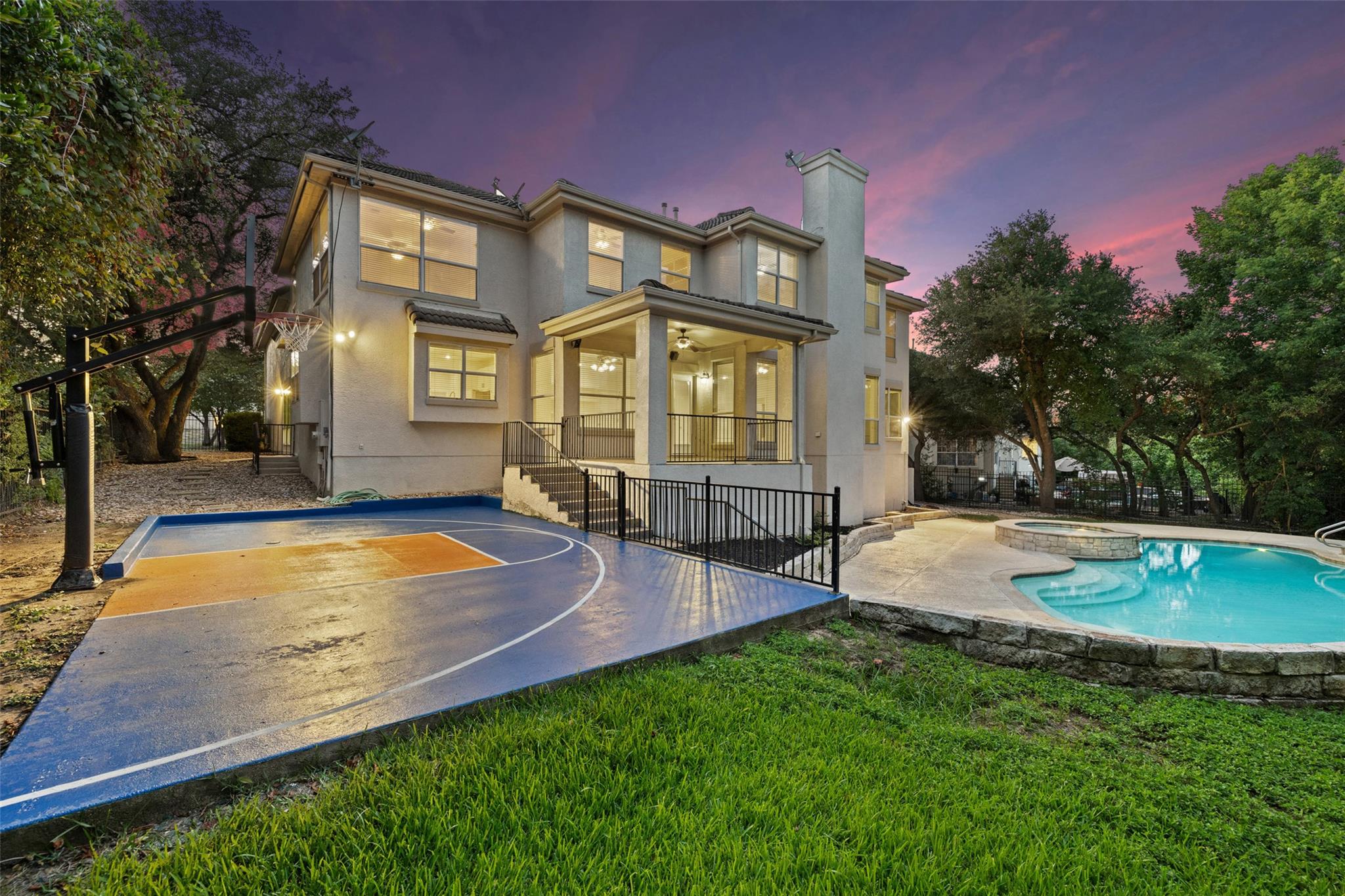 402 Luna Vista Dr, Austin, TX 78738