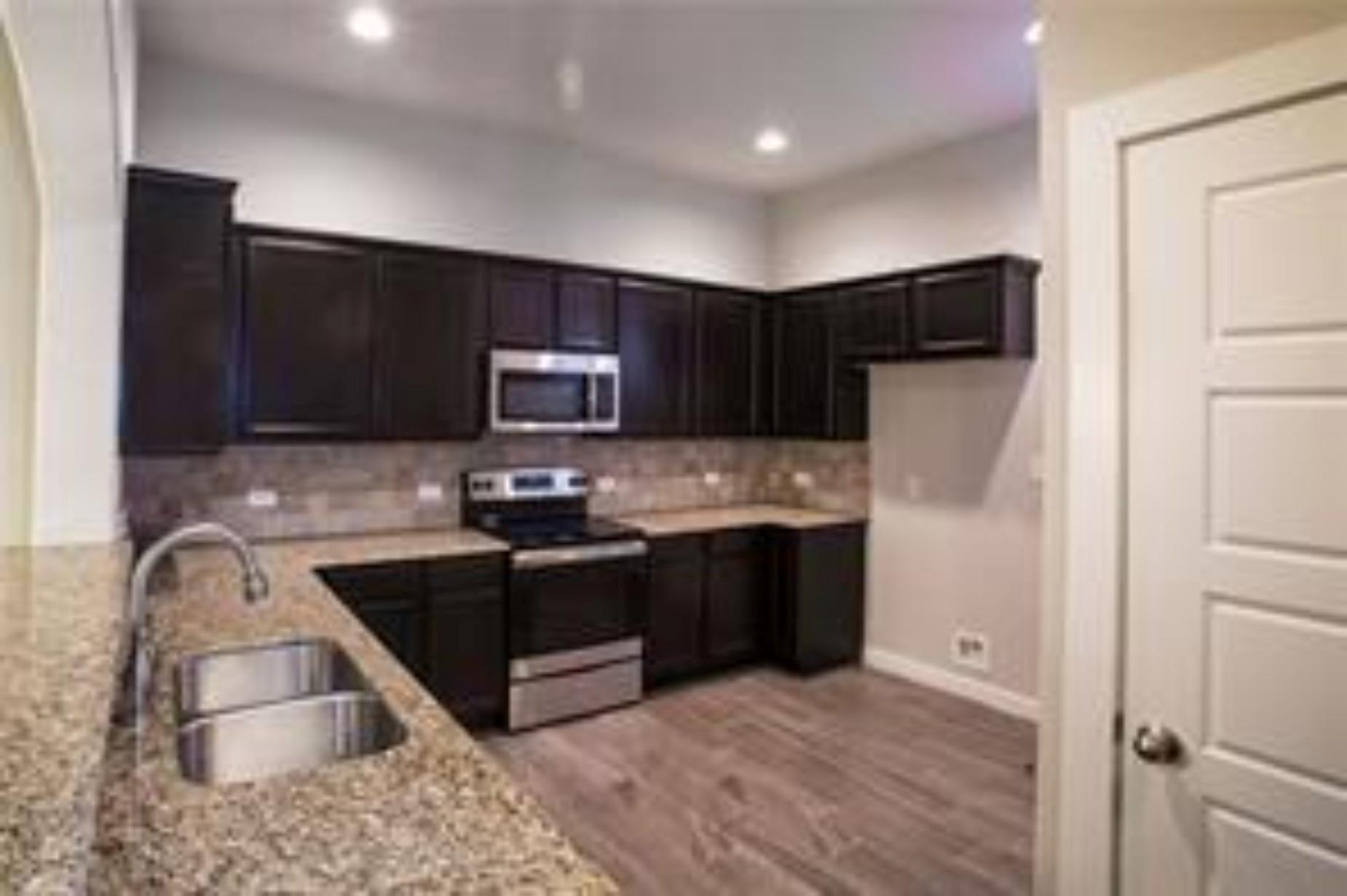 143 Lakeview Ct, Kyle, TX 78640