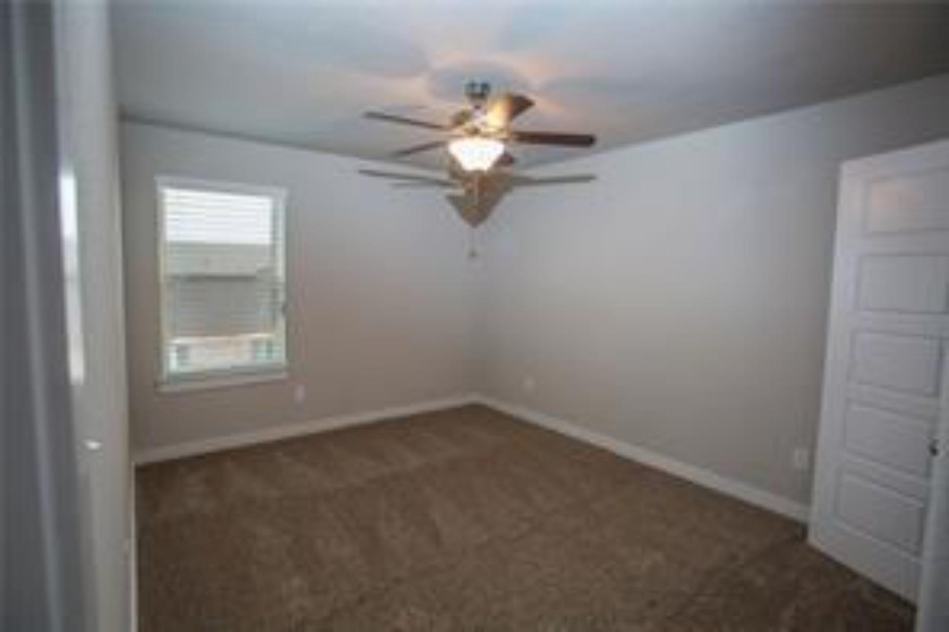 143 Lakeview Ct, Kyle, TX 78640