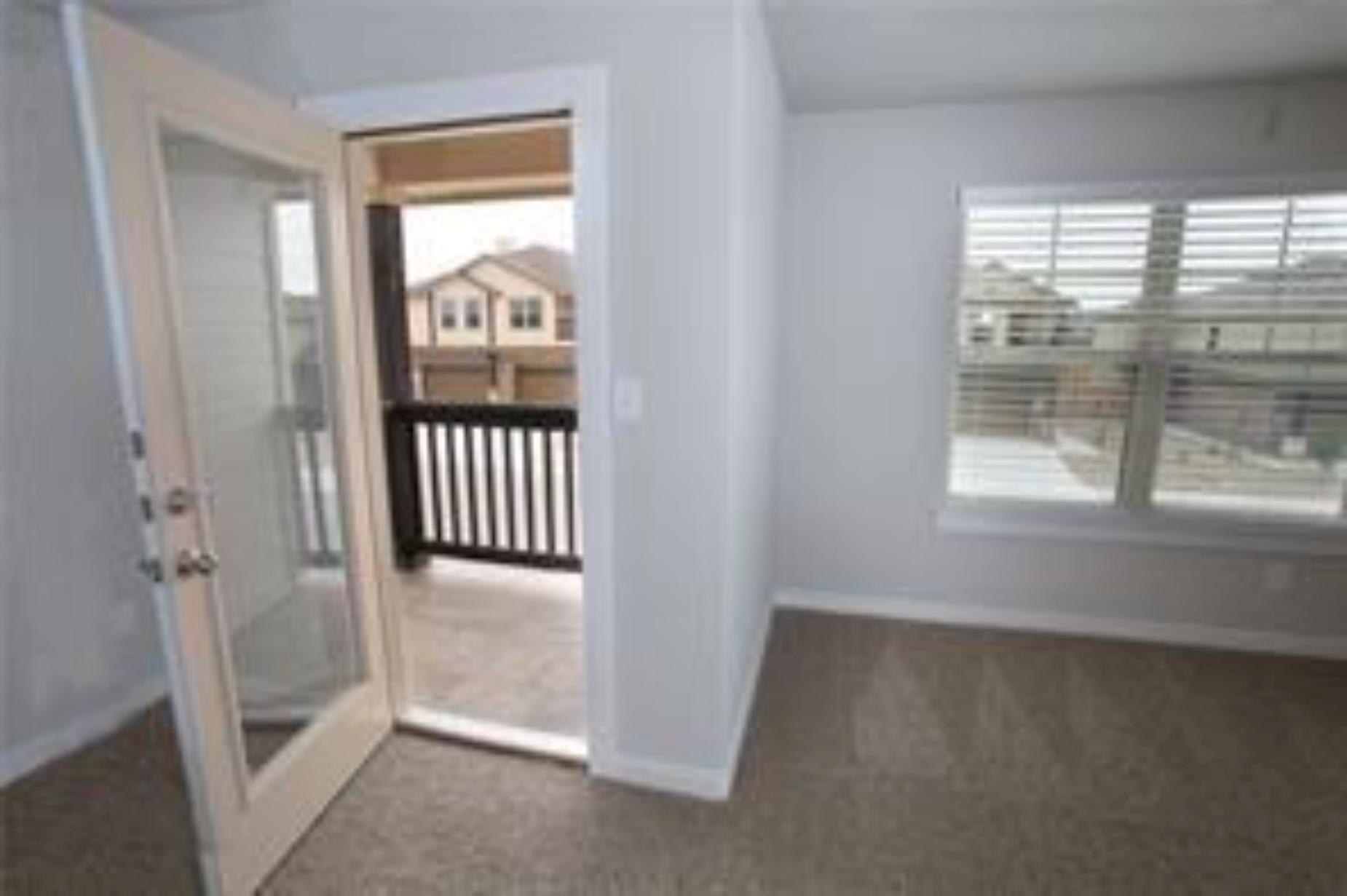 143 Lakeview Ct, Kyle, TX 78640