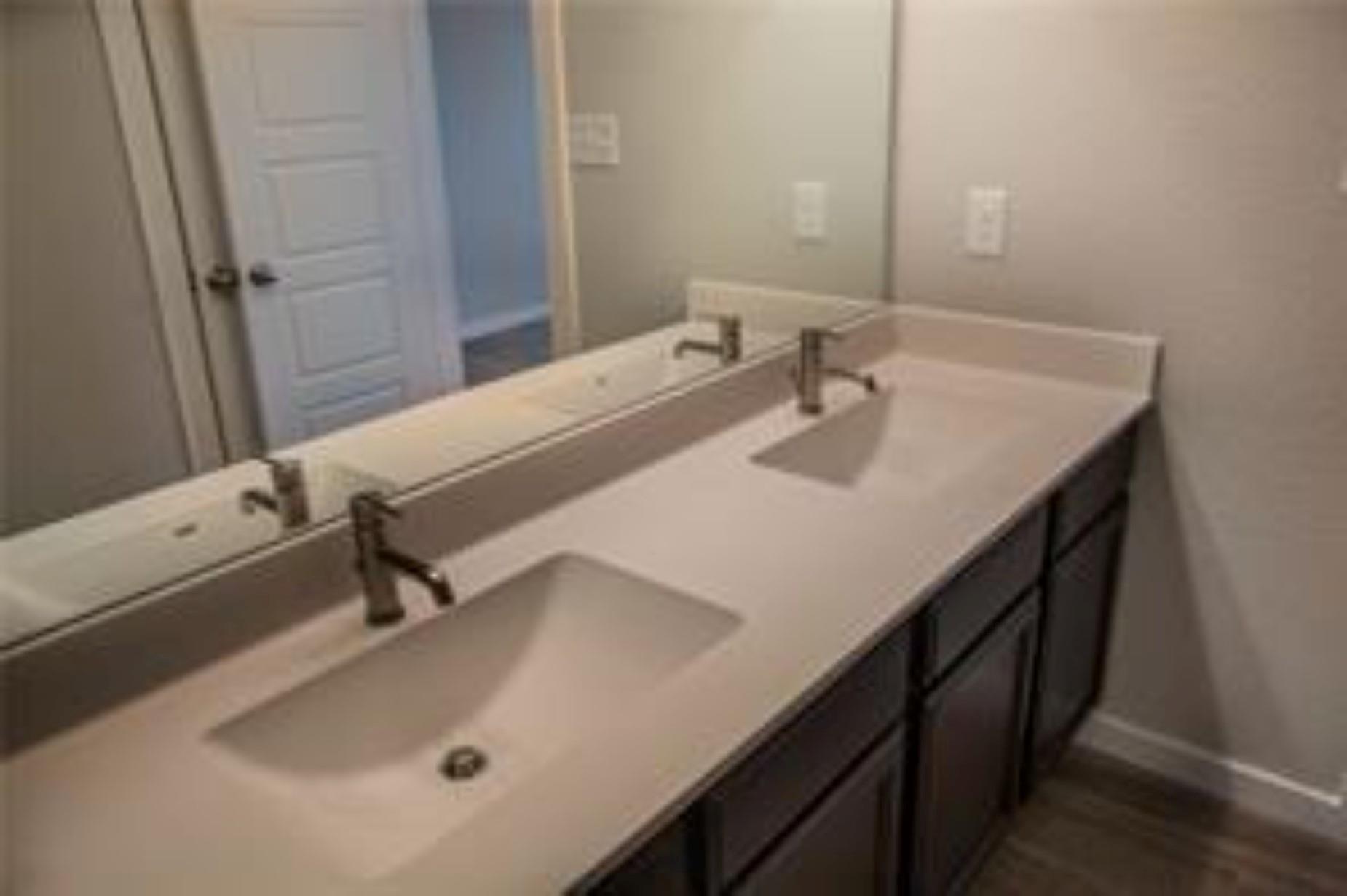 143 Lakeview Ct, Kyle, TX 78640