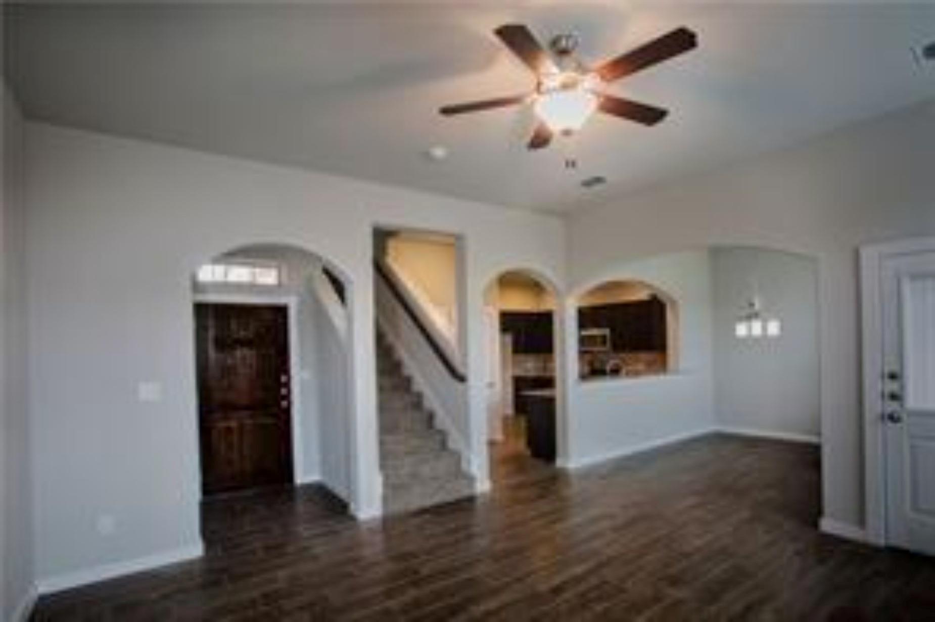 143 Lakeview Ct, Kyle, TX 78640