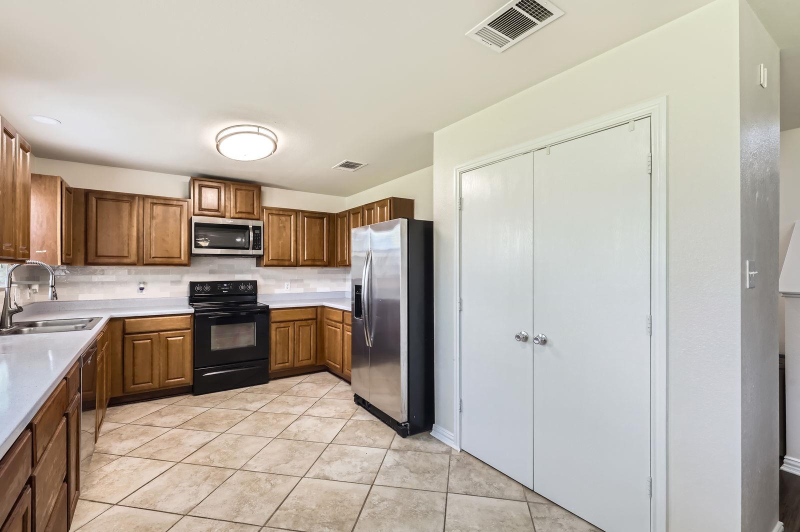 304 Wegstrom St, Hutto, TX 78634