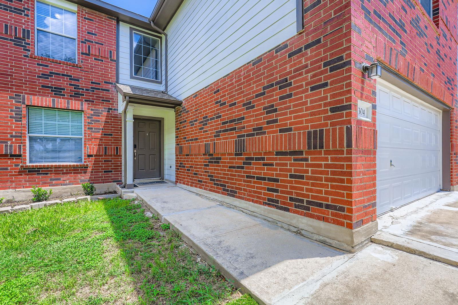 304 Wegstrom St, Hutto, TX 78634