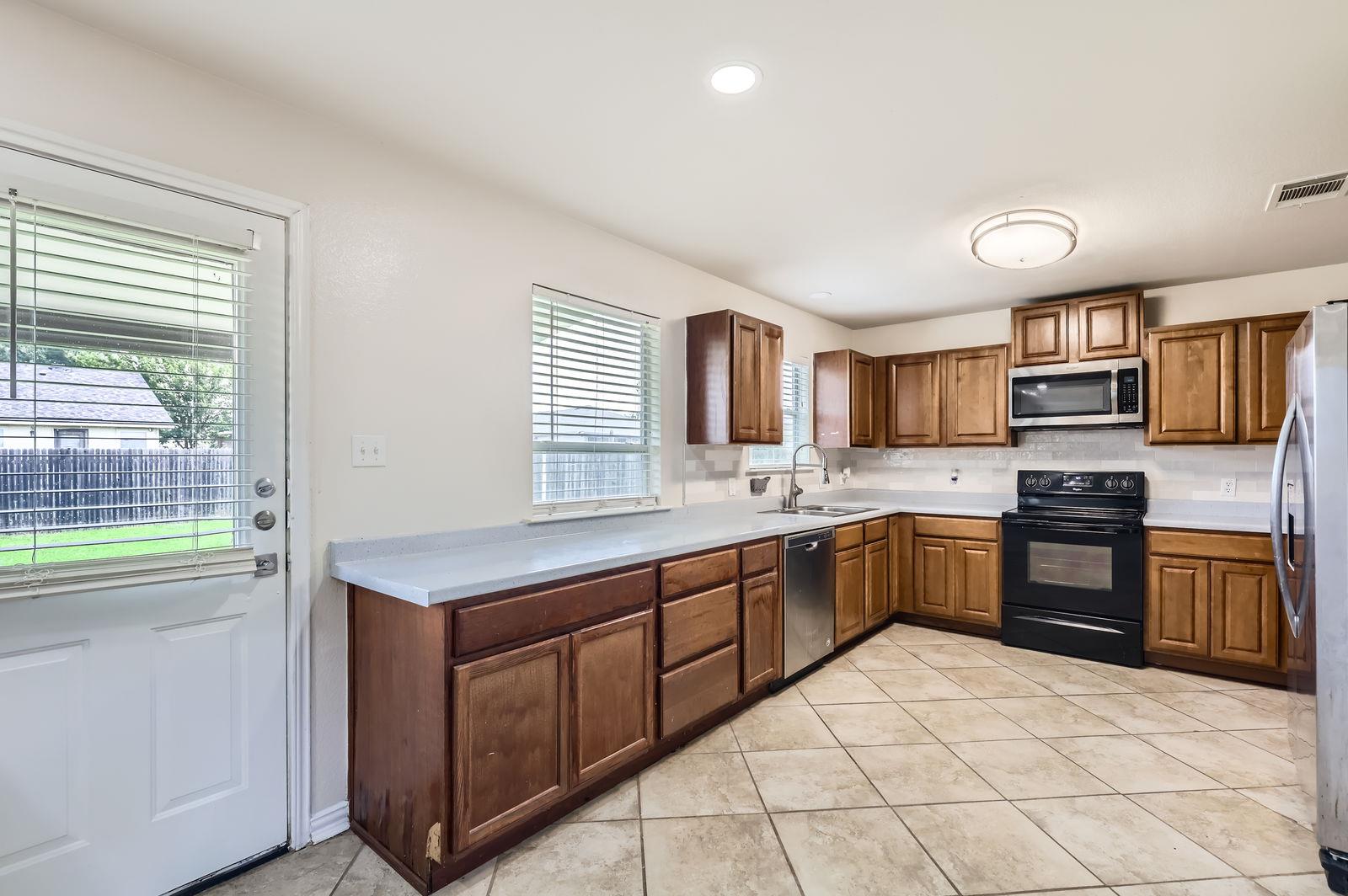 304 Wegstrom St, Hutto, TX 78634