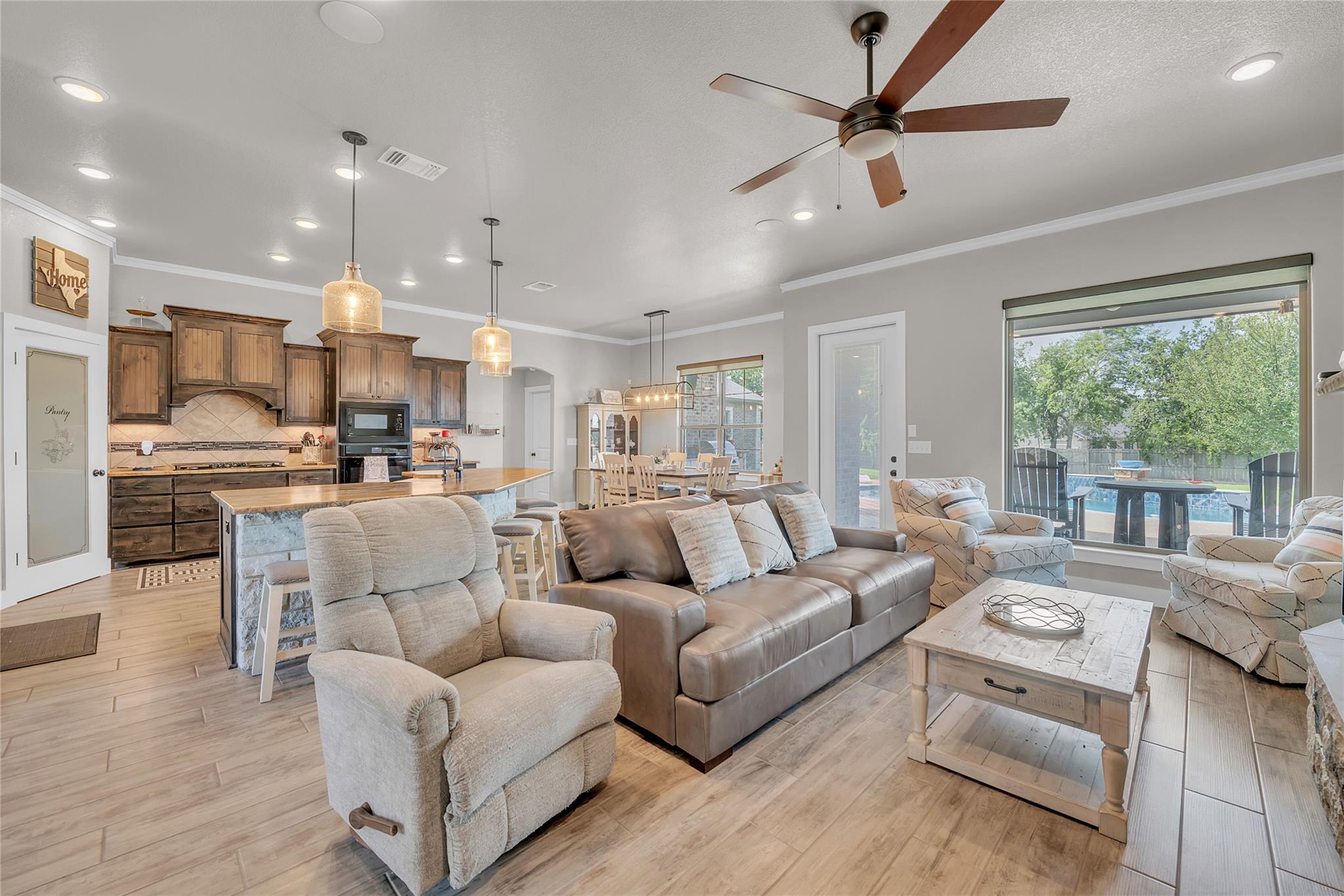 8219 Collins Creek Dr, Salado, TX 76571