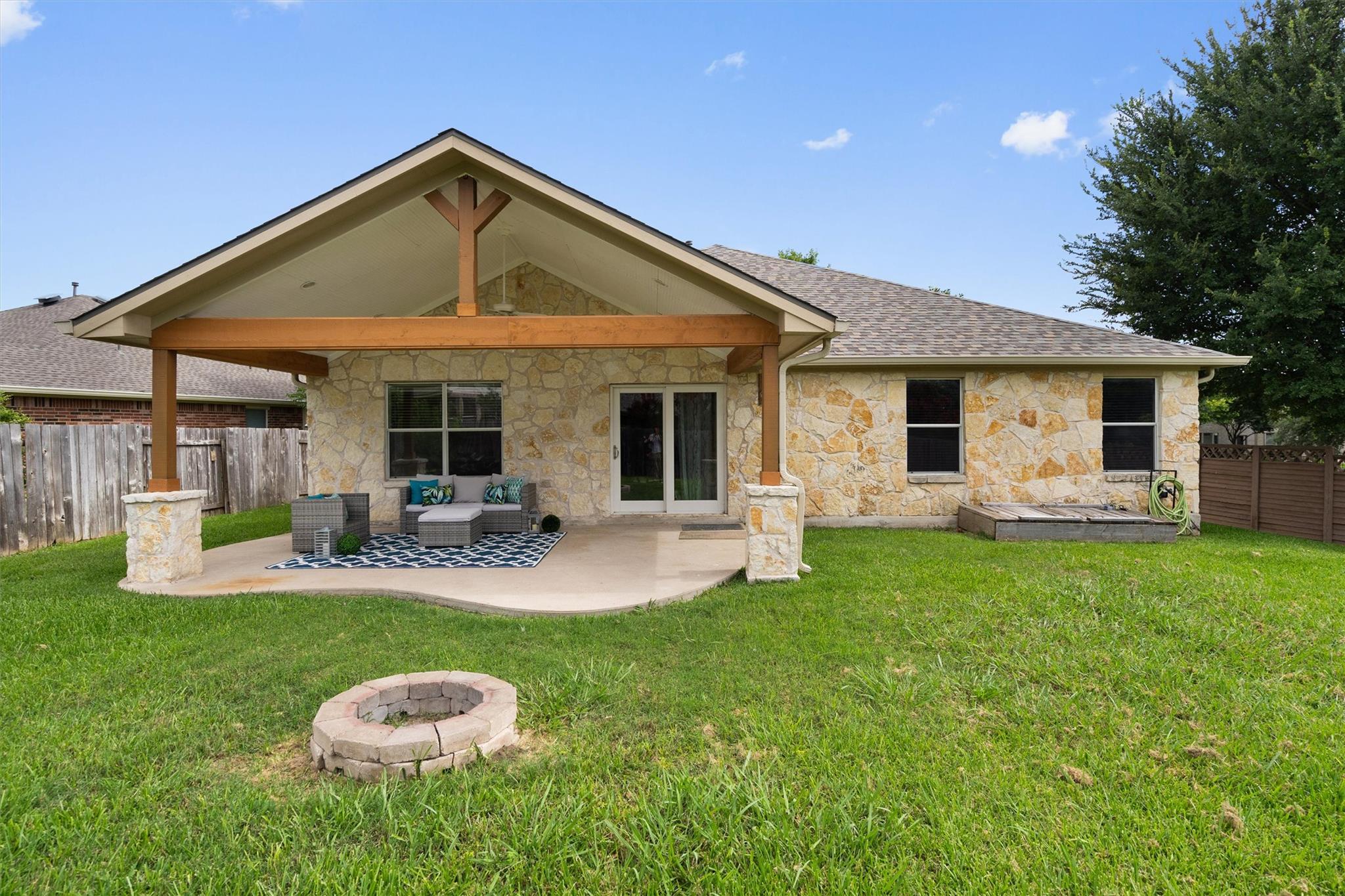 802 Meadow Bluff Ct, Round Rock, TX 78665