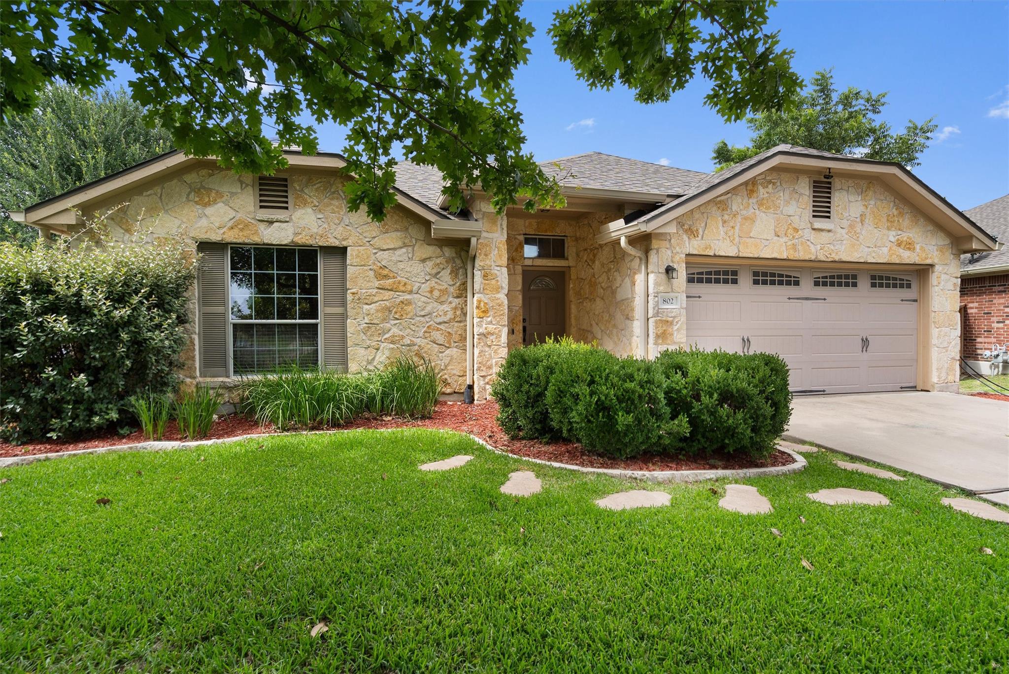 802 Meadow Bluff Ct, Round Rock, TX 78665