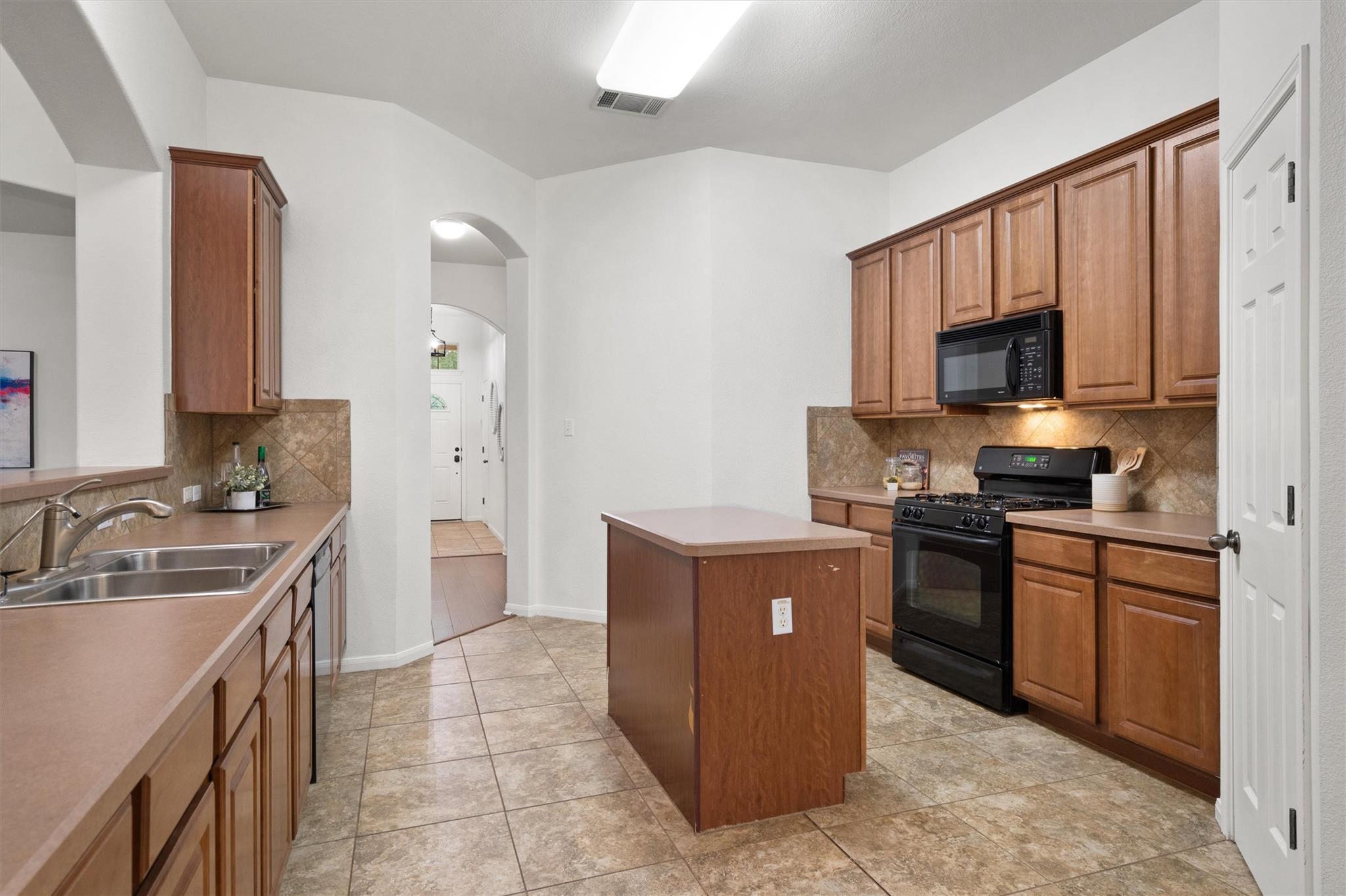 802 Meadow Bluff Ct, Round Rock, TX 78665