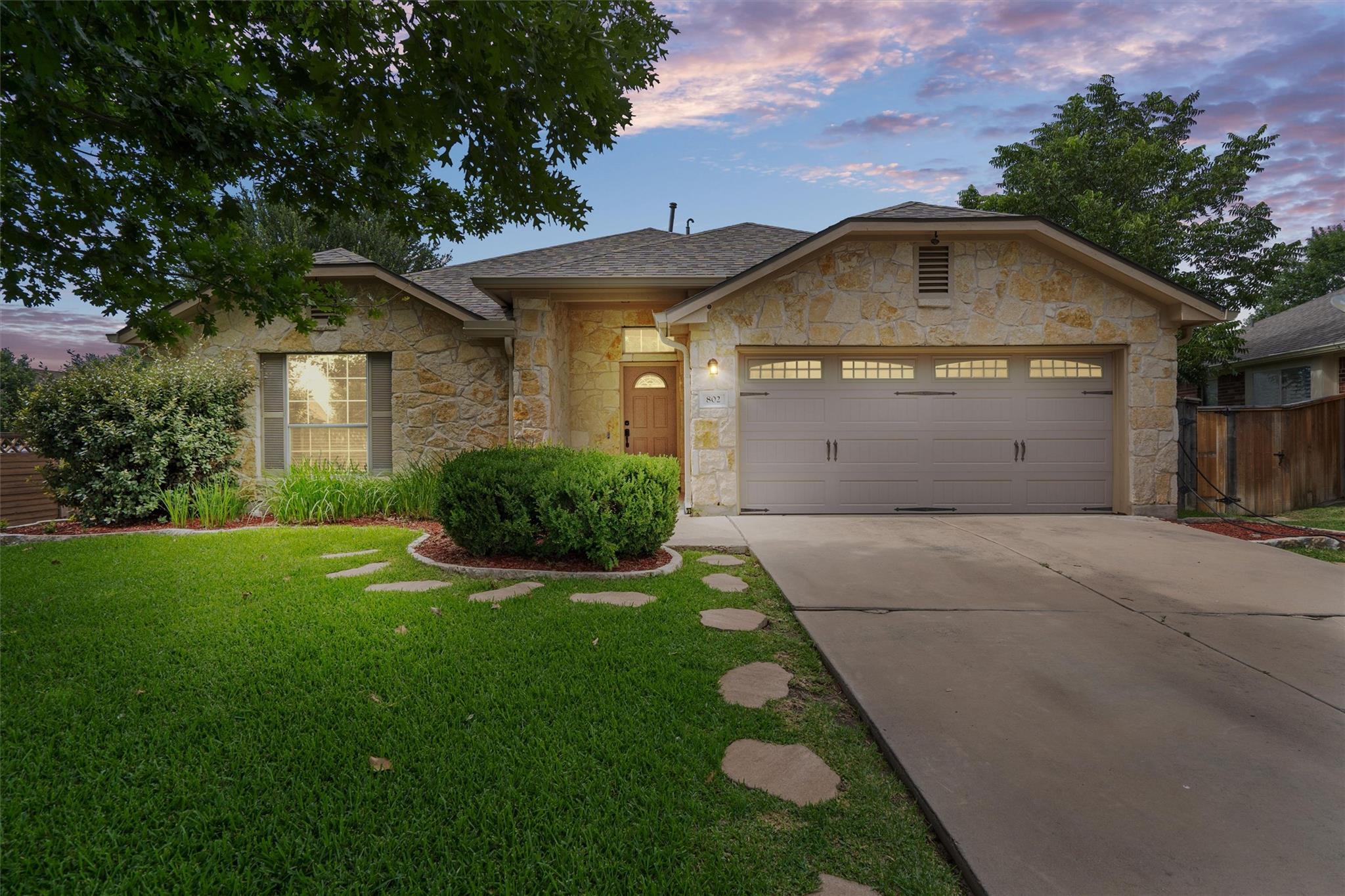 802 Meadow Bluff Ct, Round Rock, TX 78665