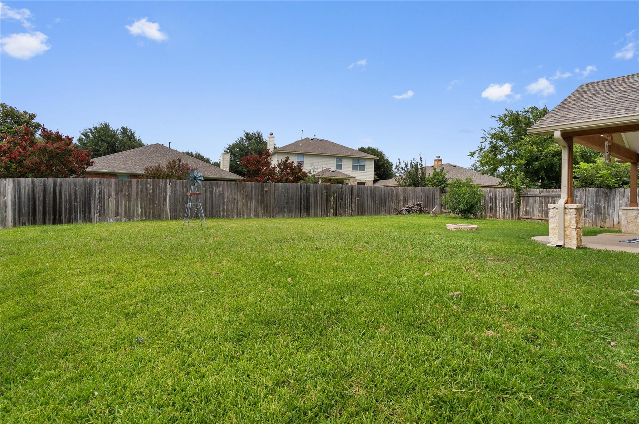 802 Meadow Bluff Ct, Round Rock, TX 78665