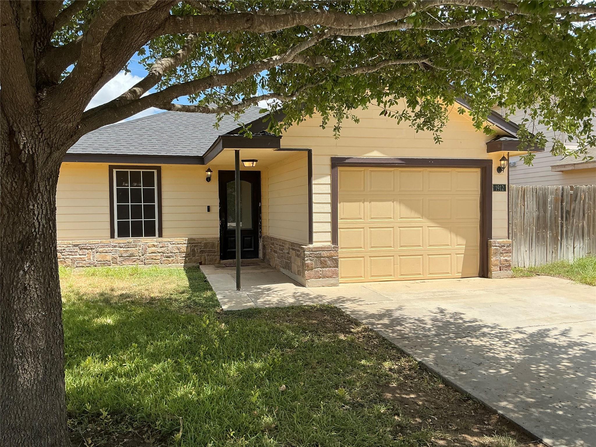 1912 Port Miami St, Laredo, TX 78045