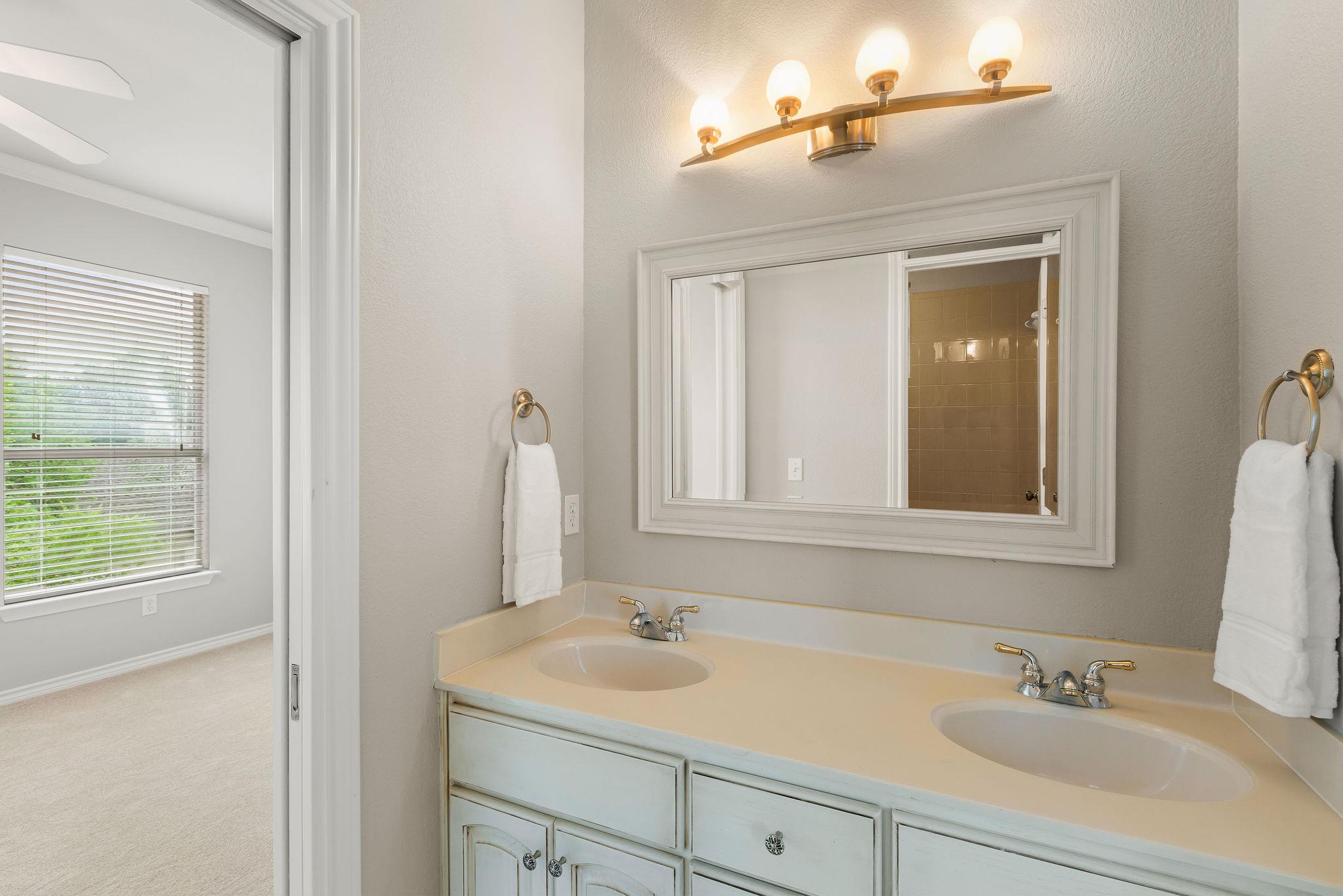 4001 Campo Viejo Cv, Austin, TX 78746