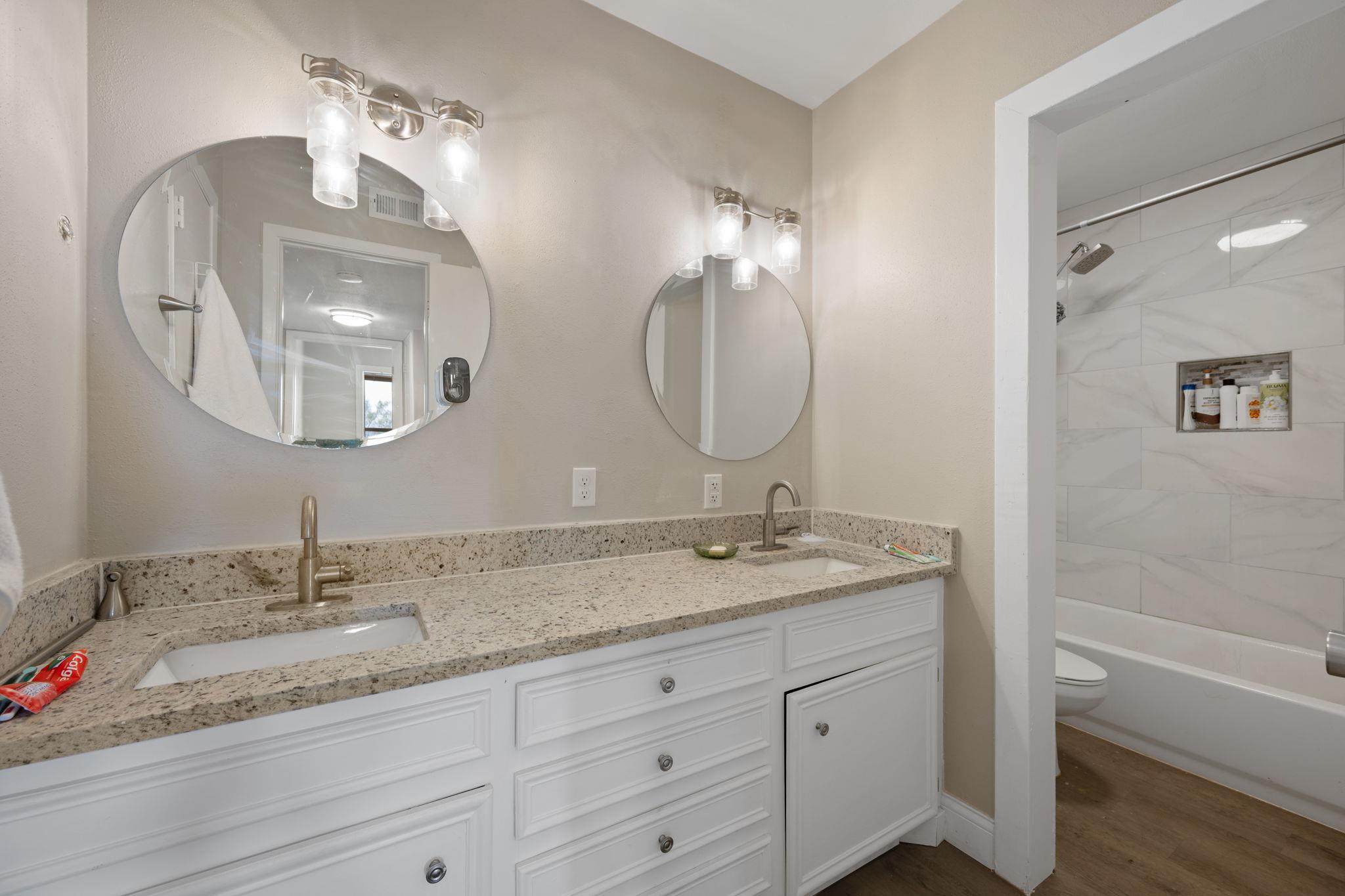 3216 Poe Cv # 5C, Lago Vista, TX 78645