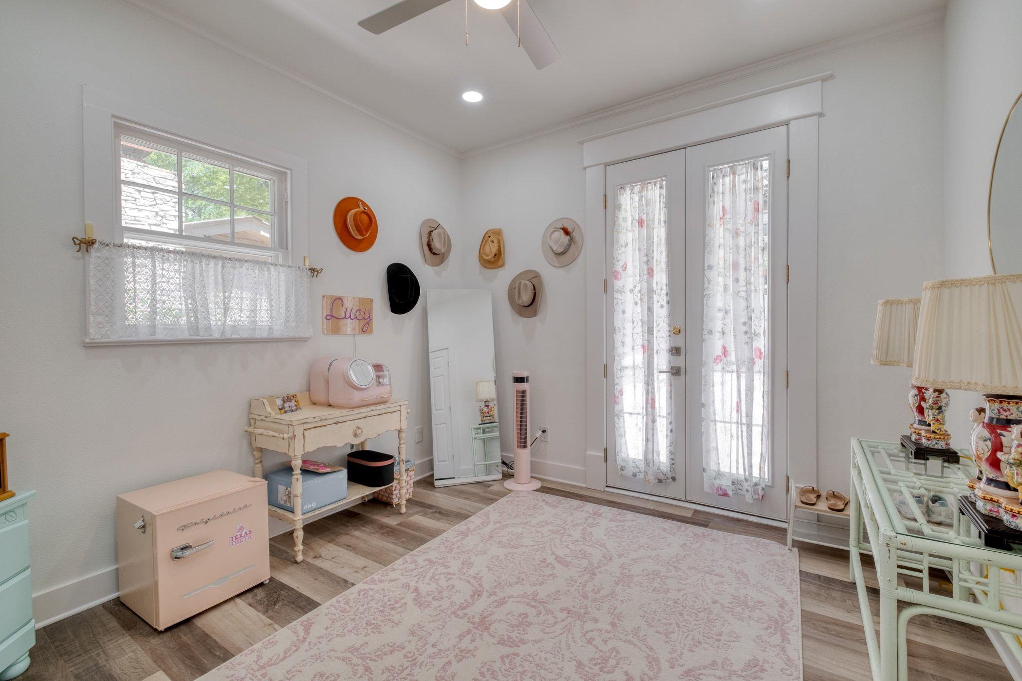 1909 David St, Austin, TX 78705