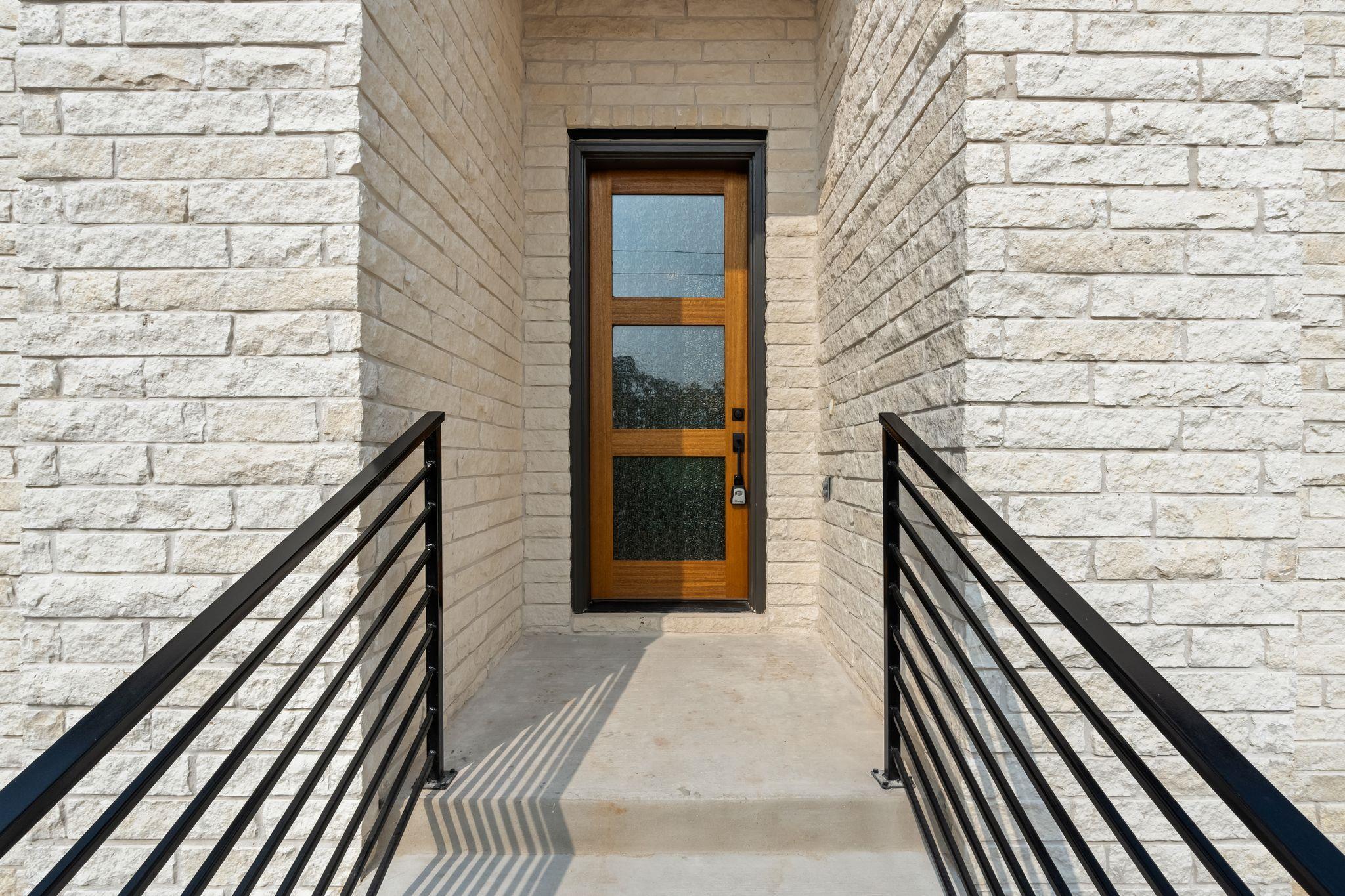 526 Coventry Rd, Spicewood, TX 78669