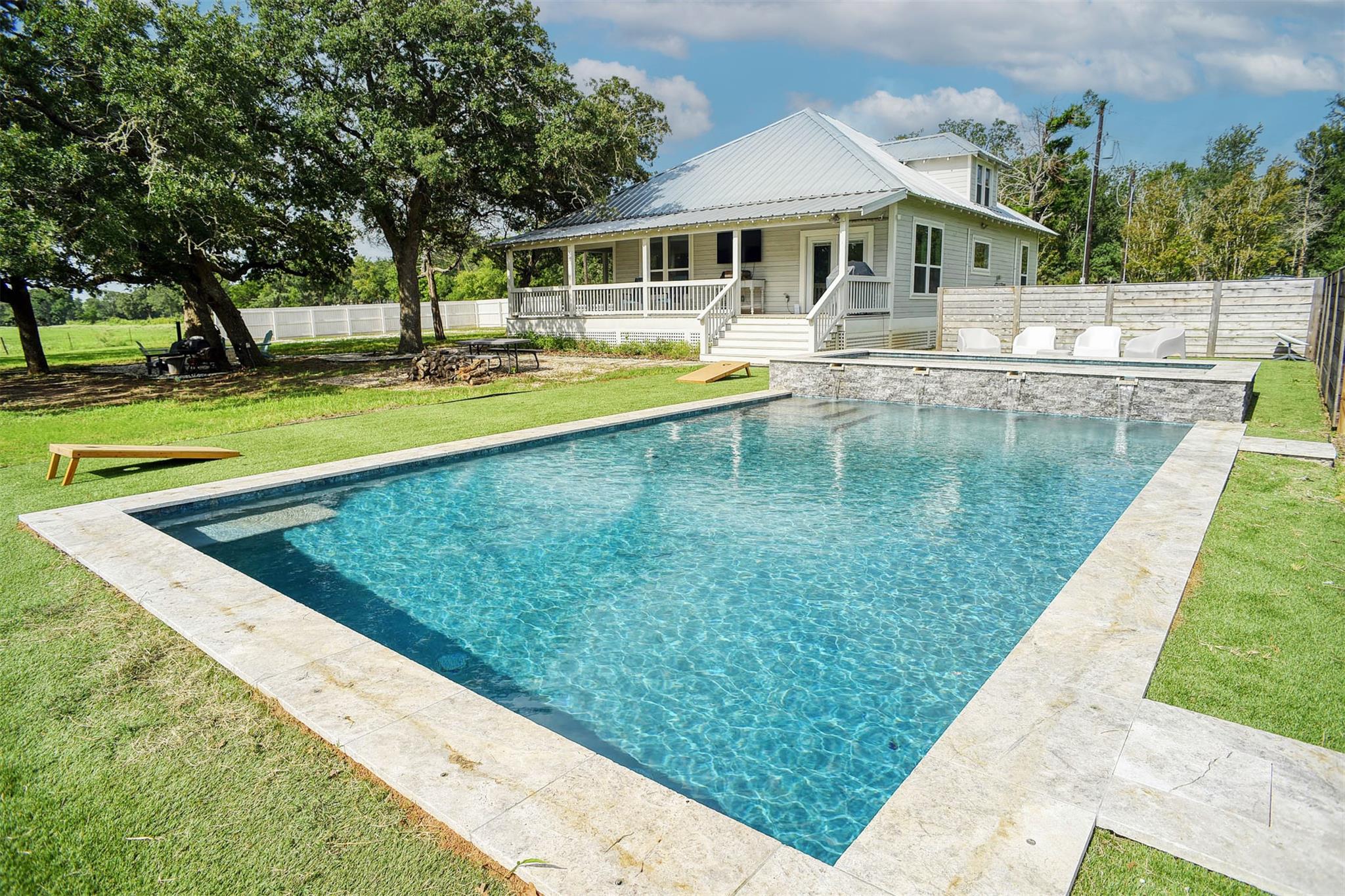 141 Grassyville Rd, Paige, TX 78659