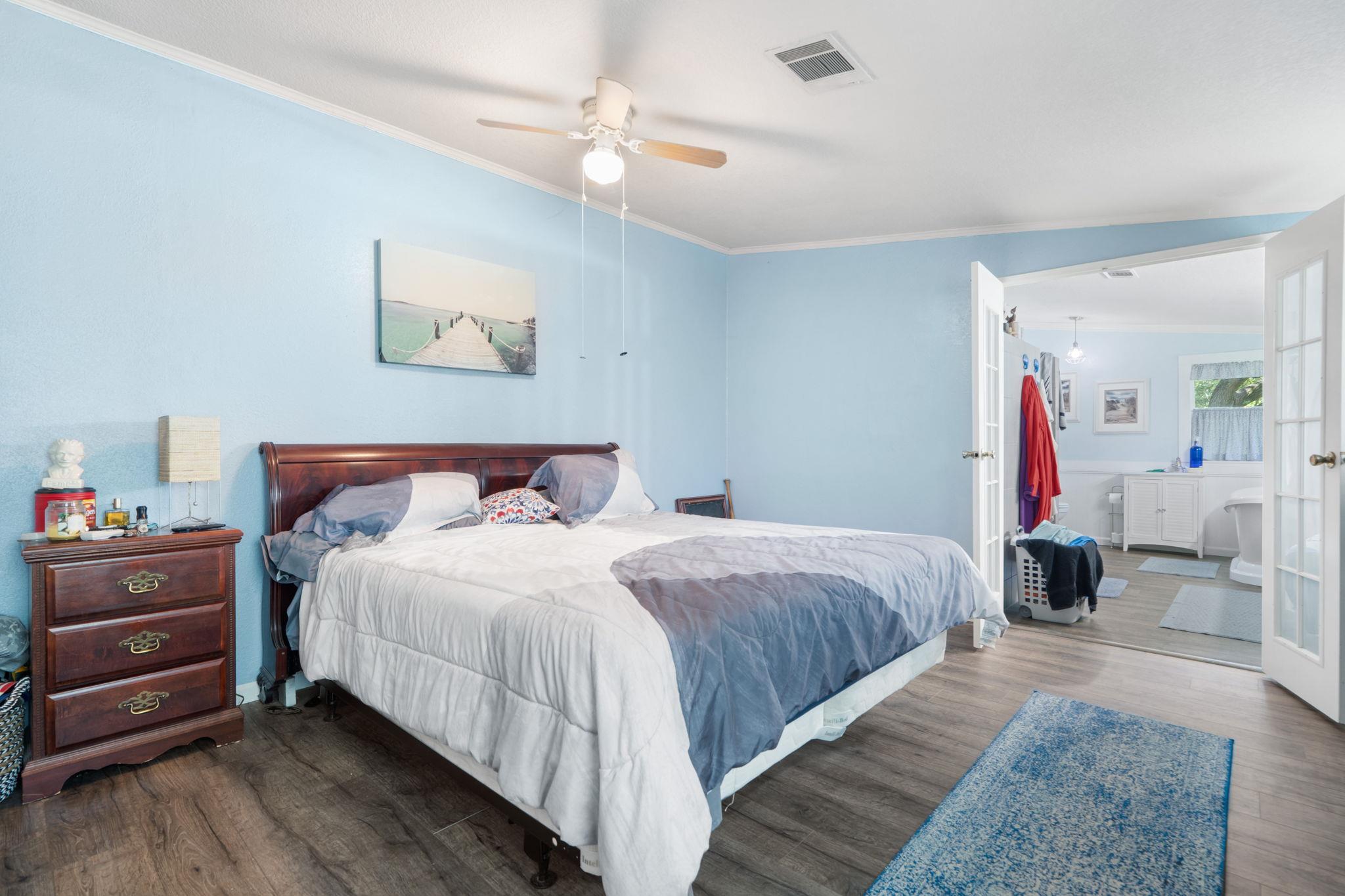 327 Laura Ln, Bastrop, TX 78602