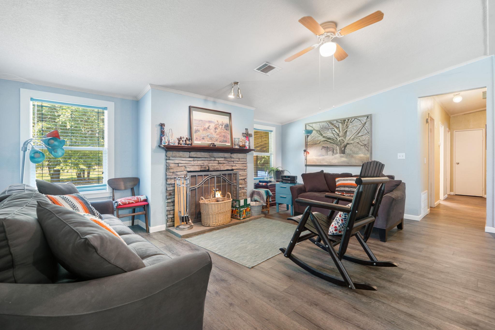 327 Laura Ln, Bastrop, TX 78602