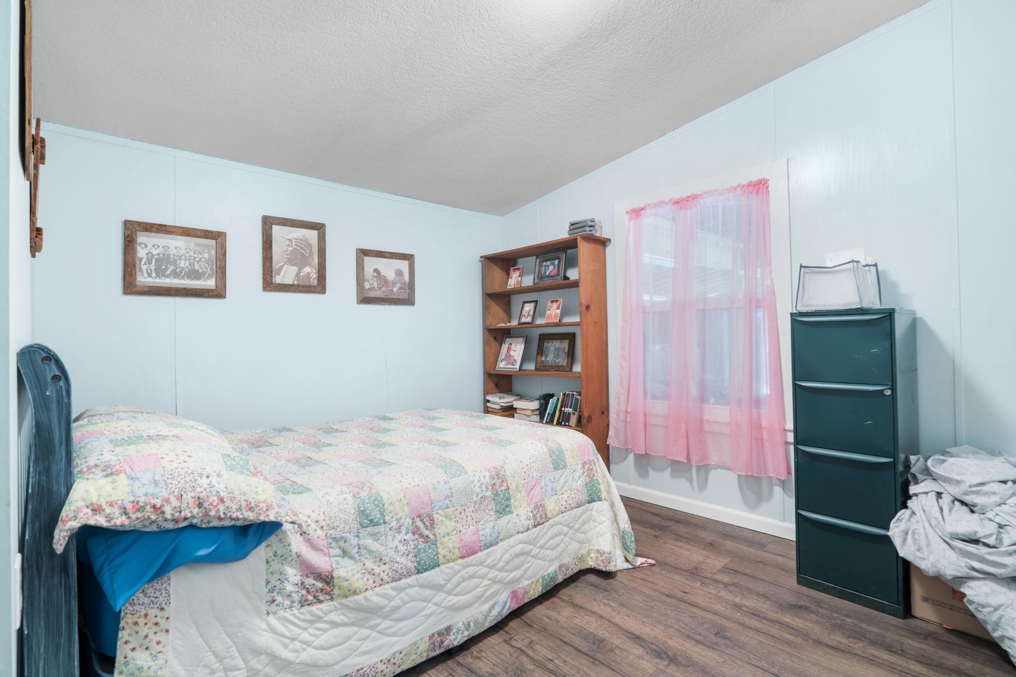 327 Laura Ln, Bastrop, TX 78602