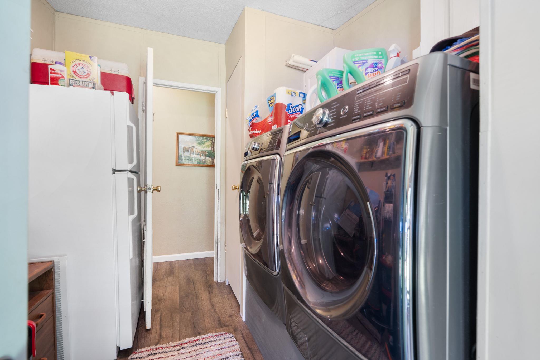 327 Laura Ln, Bastrop, TX 78602