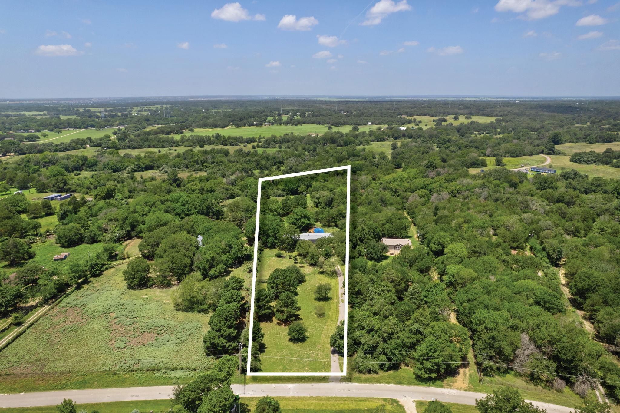 327 Laura Ln, Bastrop, TX 78602