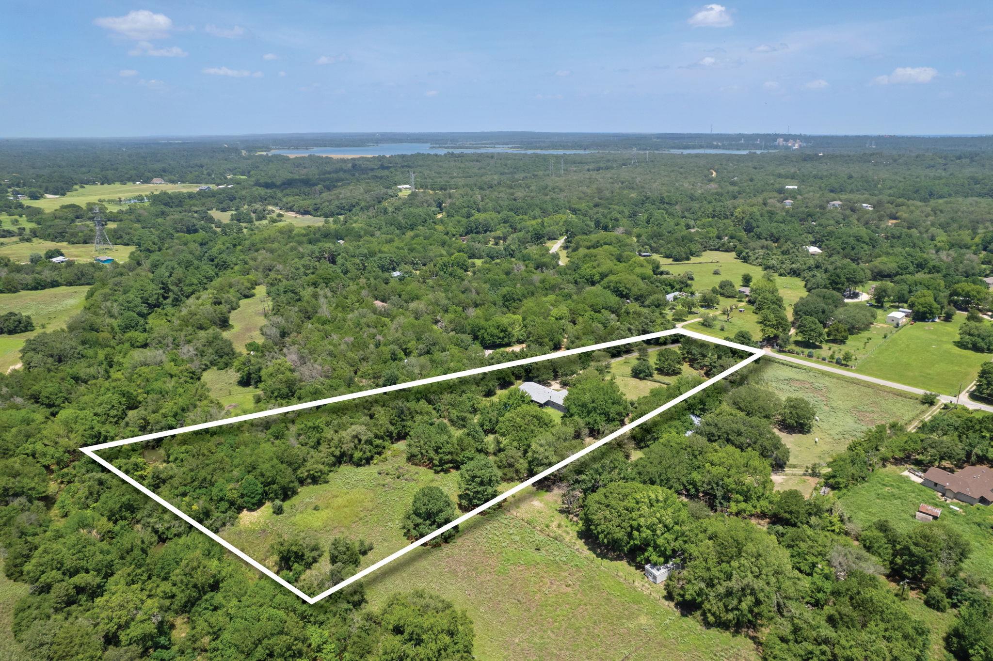 327 Laura Ln, Bastrop, TX 78602
