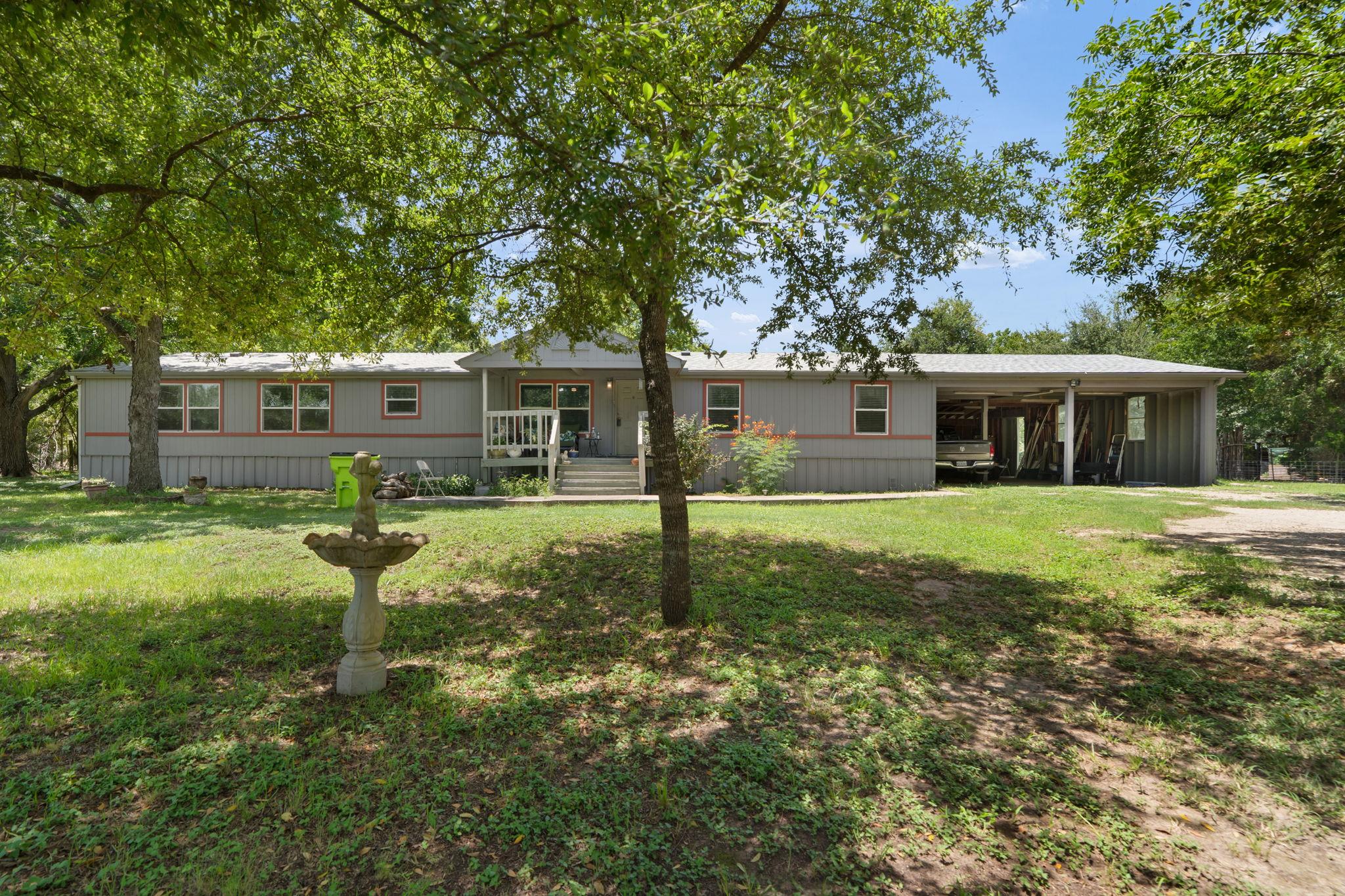 327 Laura Ln, Bastrop, TX 78602