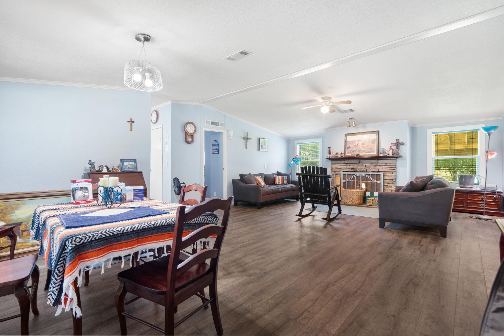 327 Laura Ln, Bastrop, TX 78602