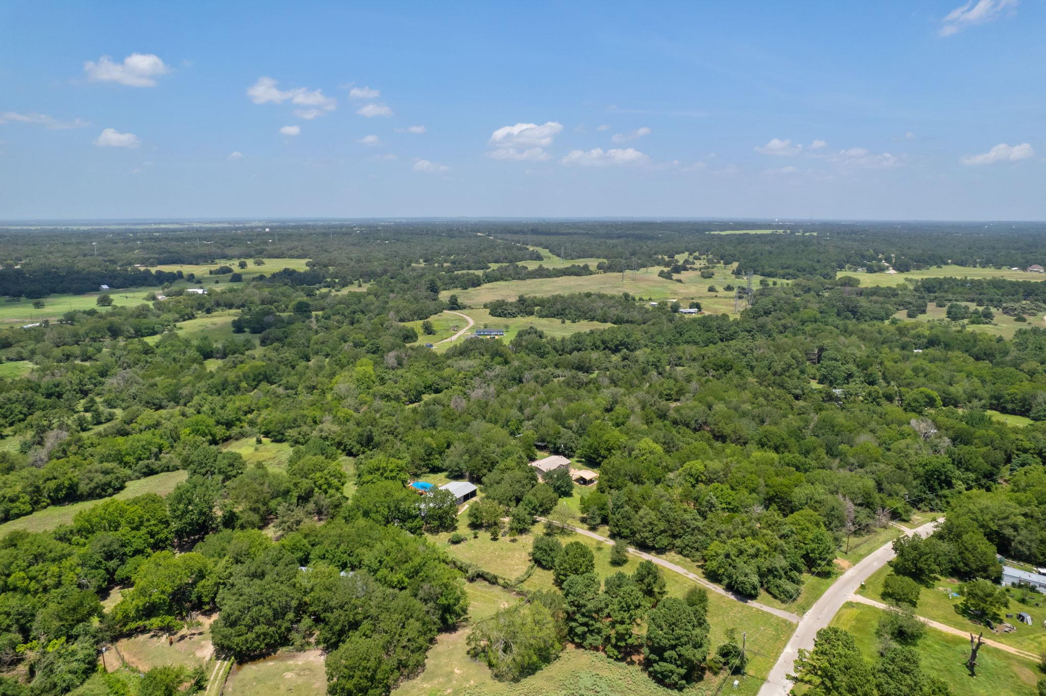 327 Laura Ln, Bastrop, TX 78602