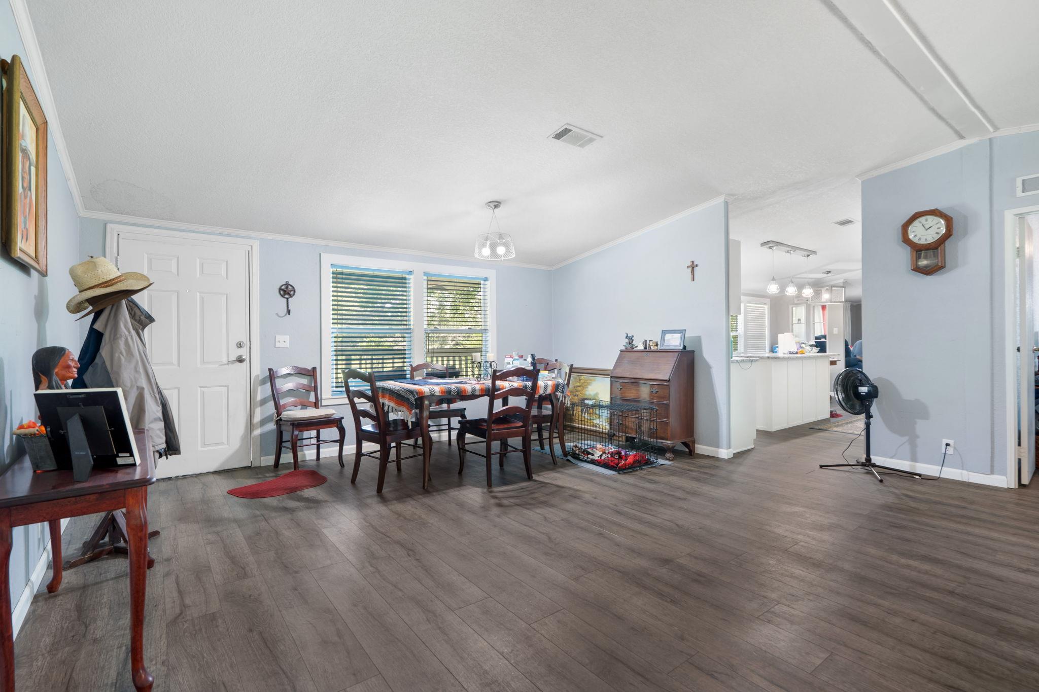 327 Laura Ln, Bastrop, TX 78602