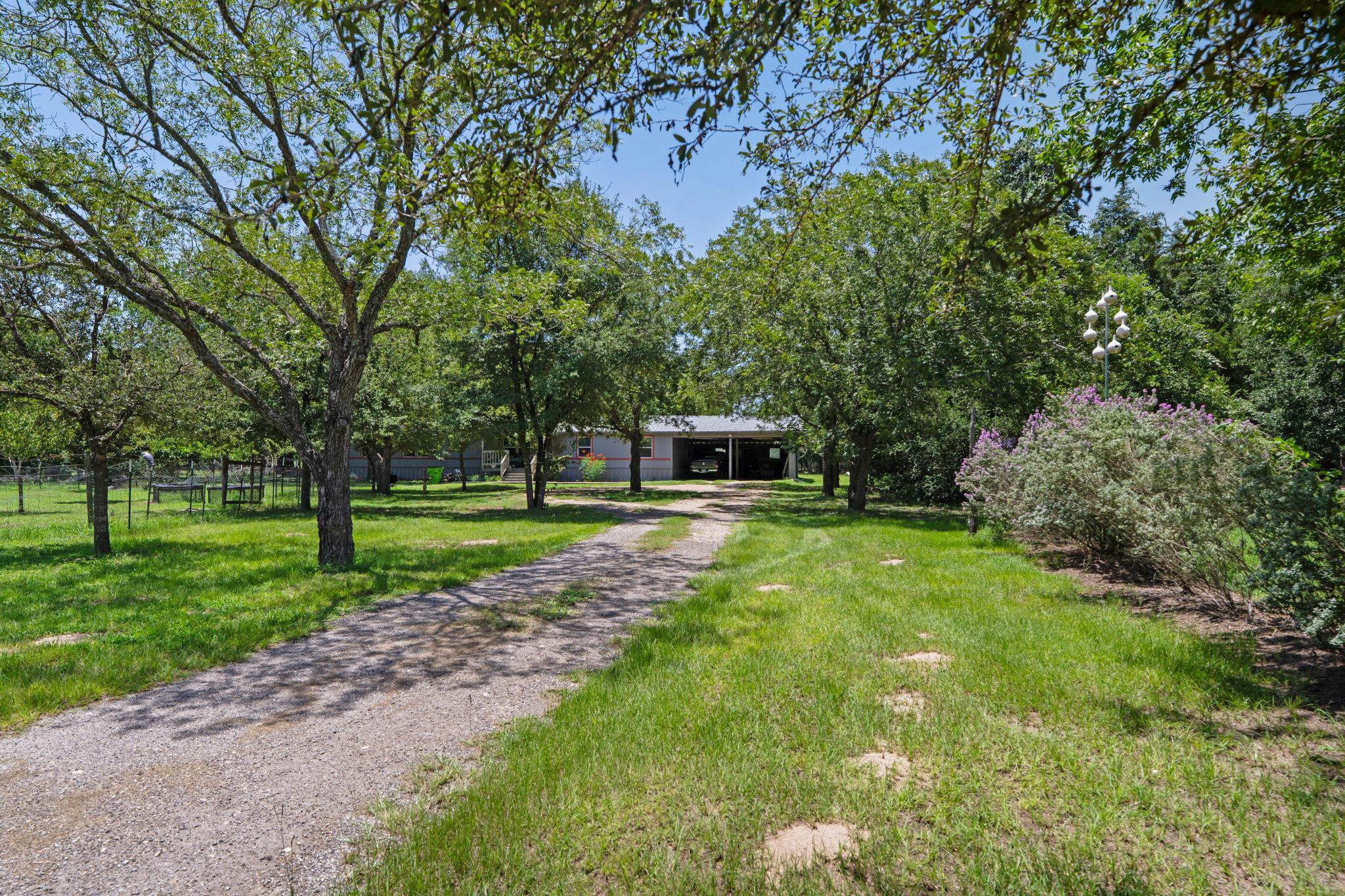 327 Laura Ln, Bastrop, TX 78602