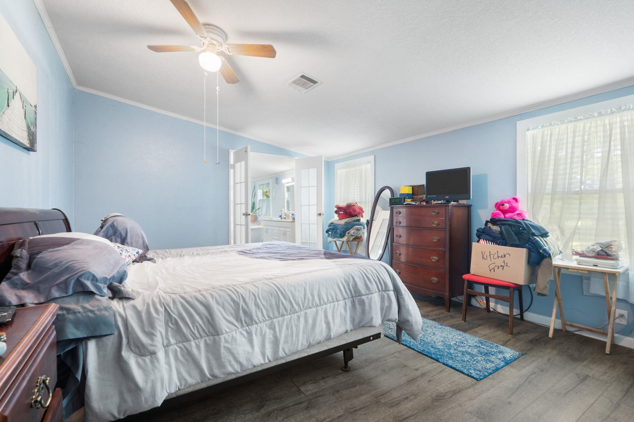 327 Laura Ln, Bastrop, TX 78602