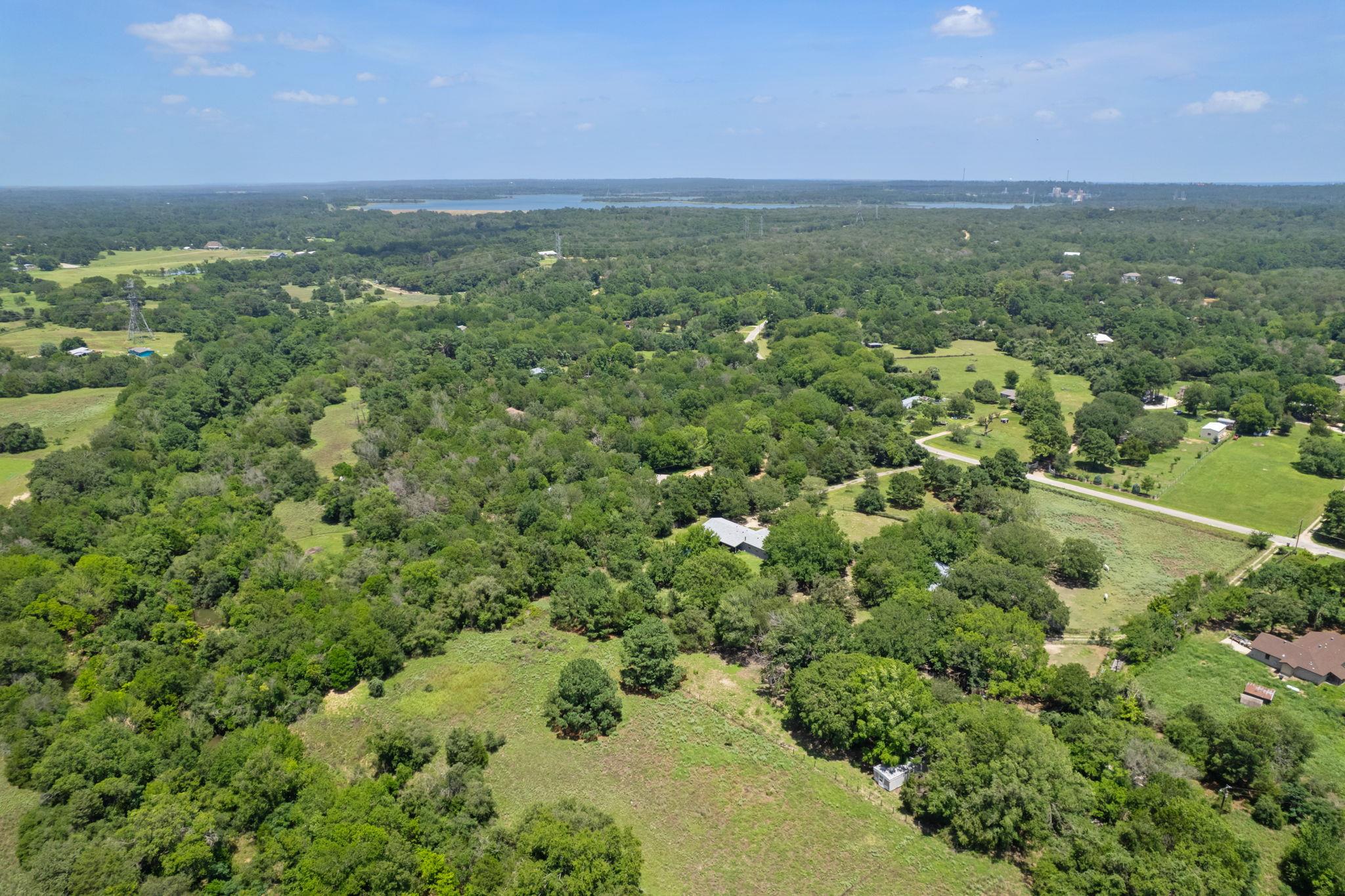 327 Laura Ln, Bastrop, TX 78602