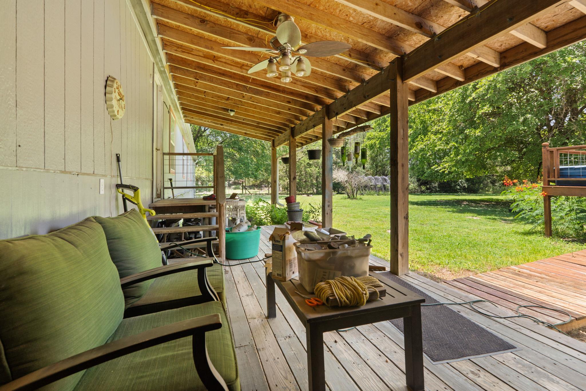 327 Laura Ln, Bastrop, TX 78602