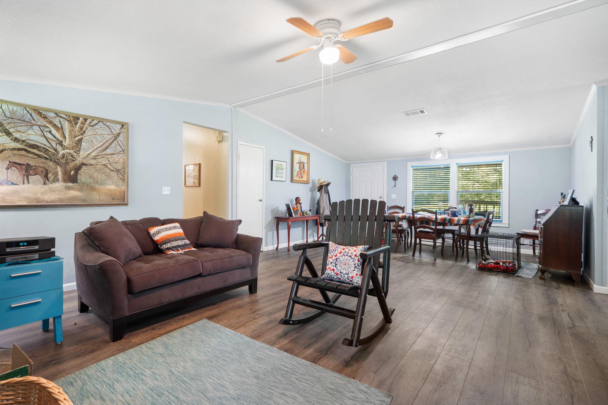 327 Laura Ln, Bastrop, TX 78602