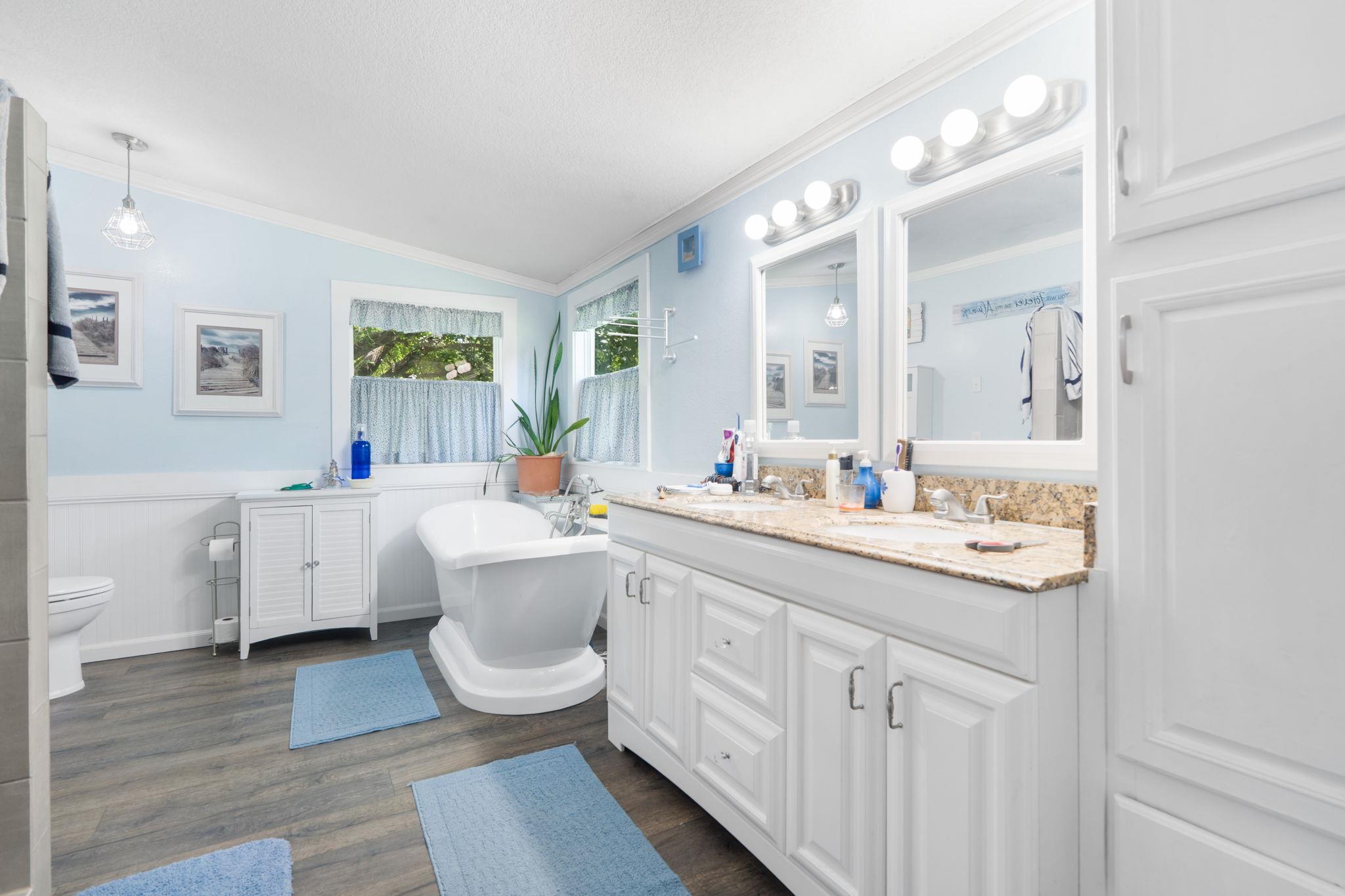 327 Laura Ln, Bastrop, TX 78602