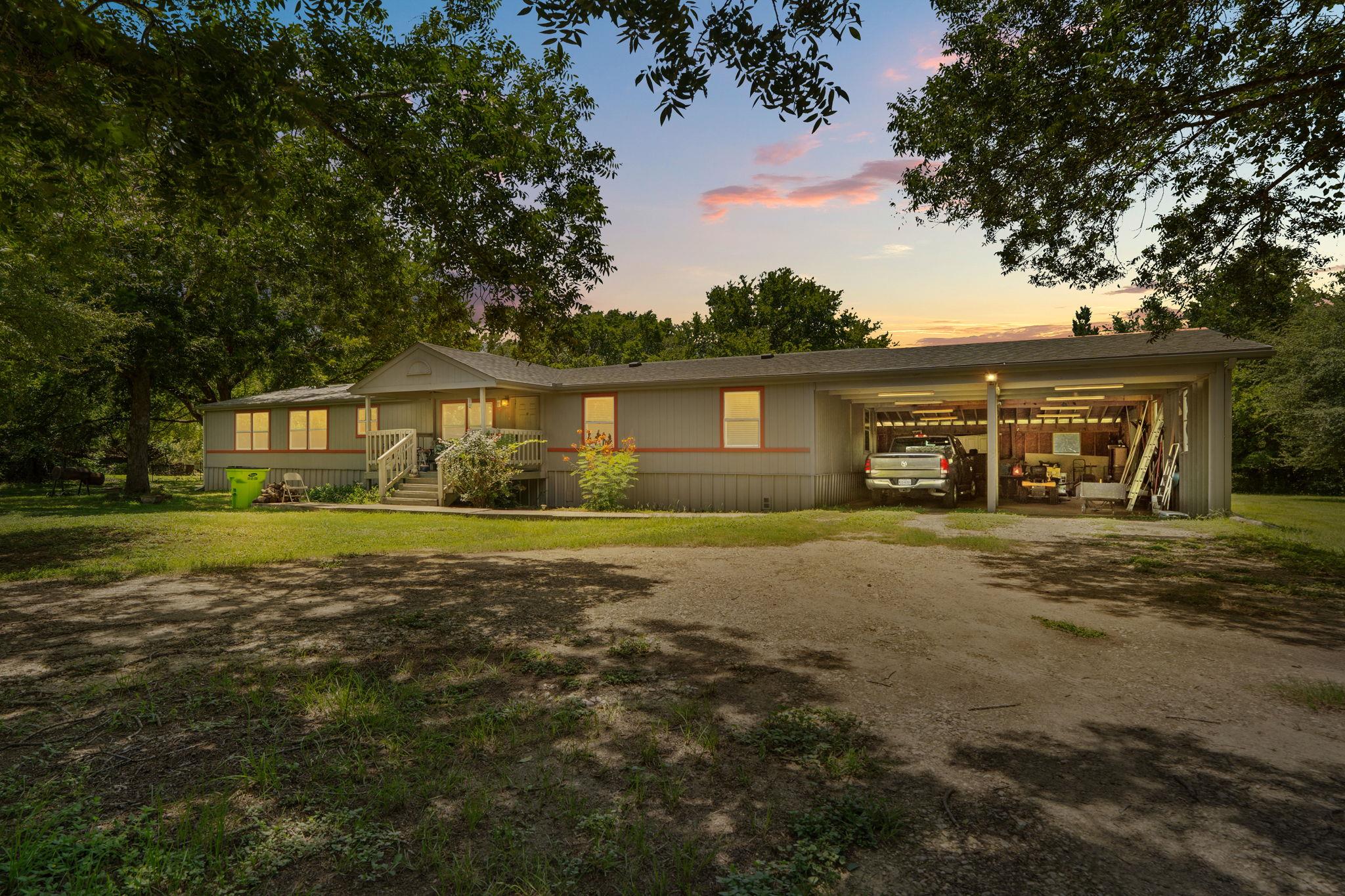 327 Laura Ln, Bastrop, TX 78602
