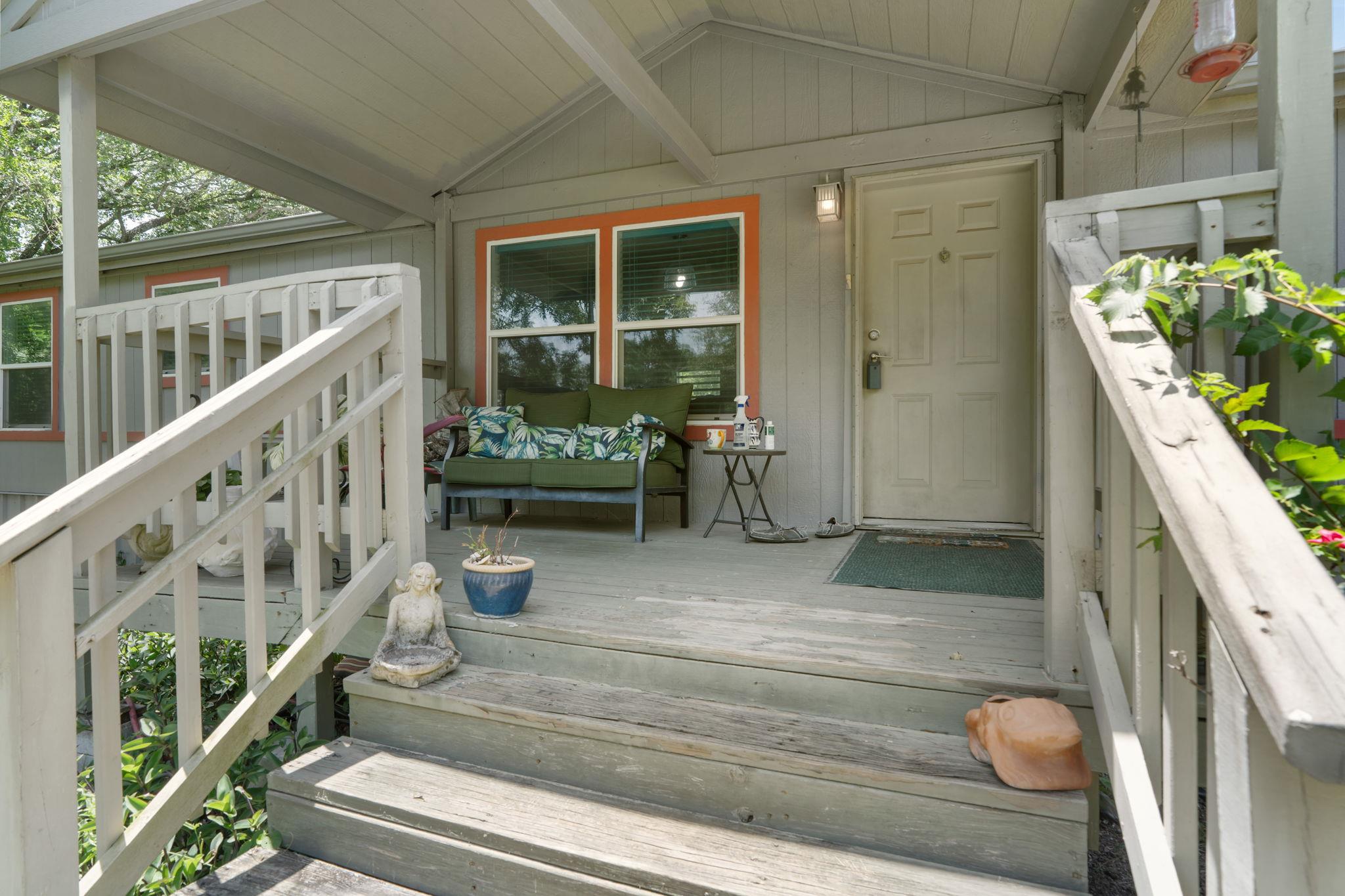 327 Laura Ln, Bastrop, TX 78602