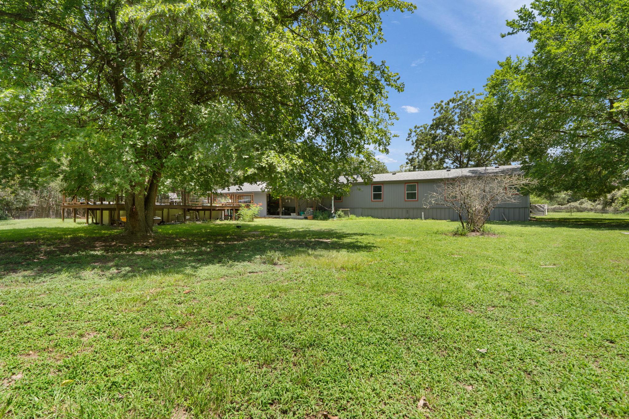327 Laura Ln, Bastrop, TX 78602