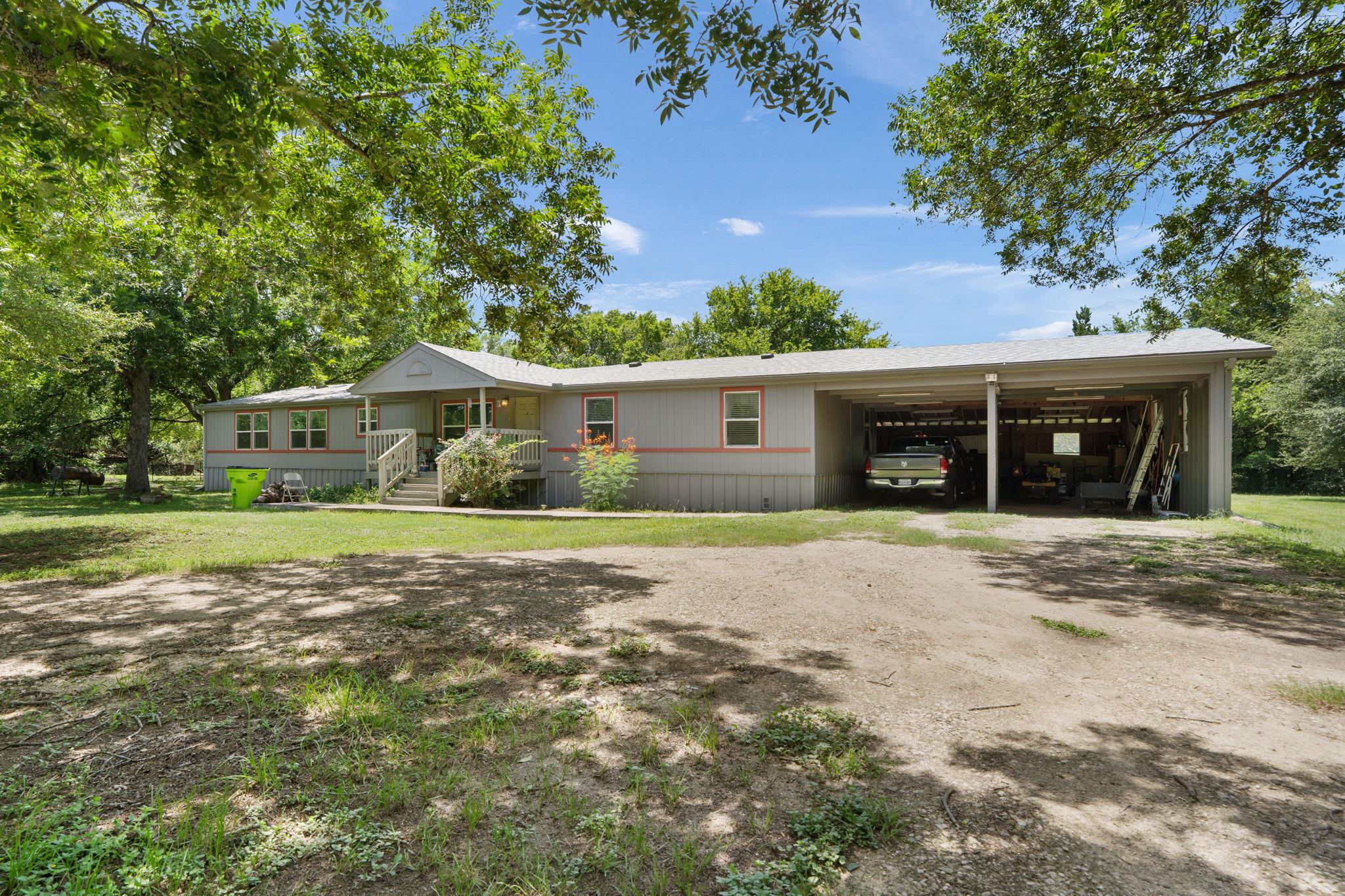 327 Laura Ln, Bastrop, TX 78602