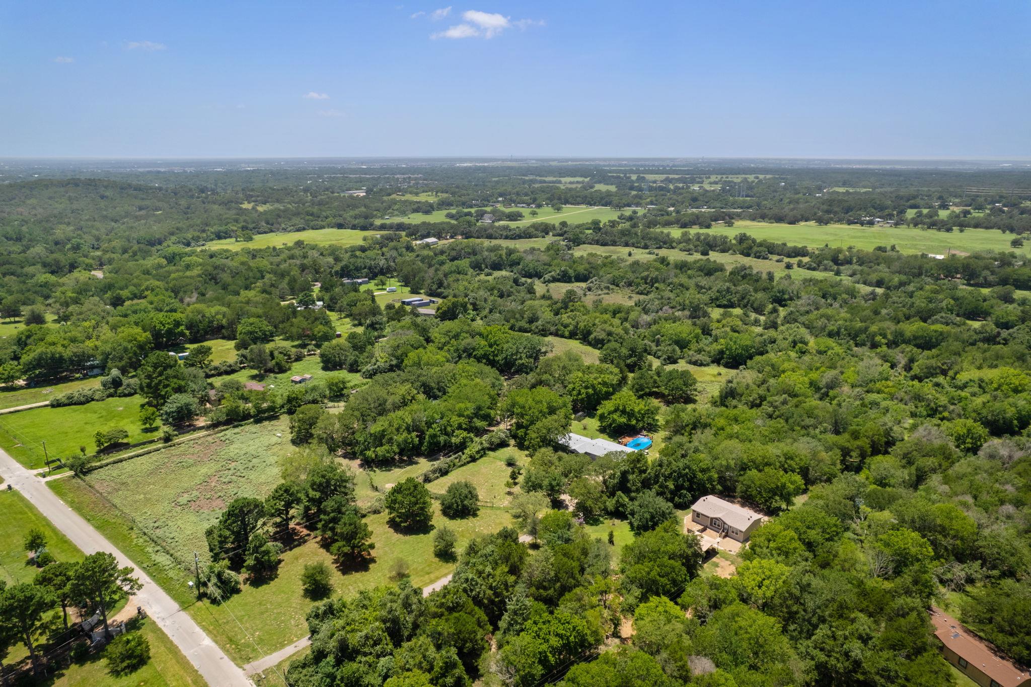 327 Laura Ln, Bastrop, TX 78602