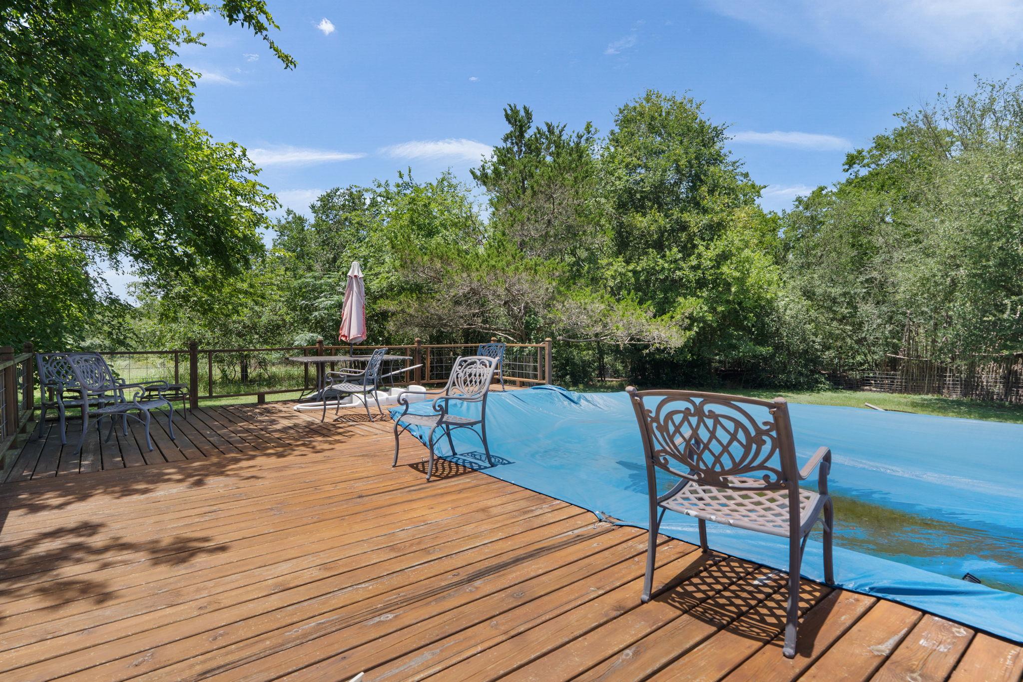 327 Laura Ln, Bastrop, TX 78602