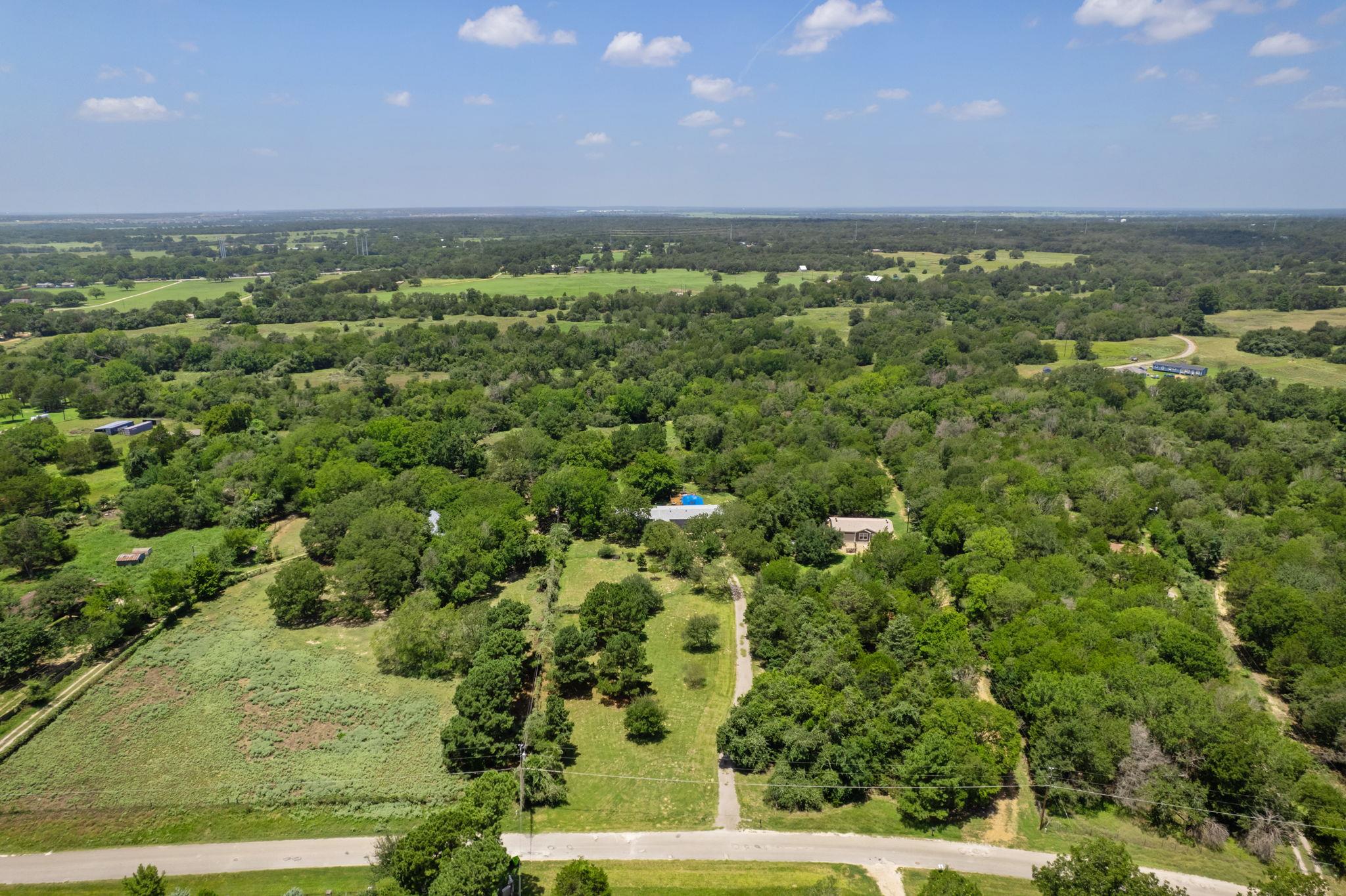 327 Laura Ln, Bastrop, TX 78602