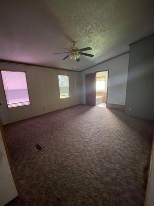 81 Roots Rd, Martindale, TX 78655