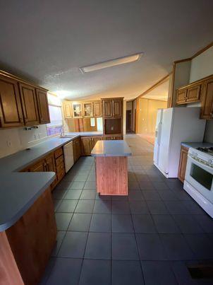 81 Roots Rd, Martindale, TX 78655